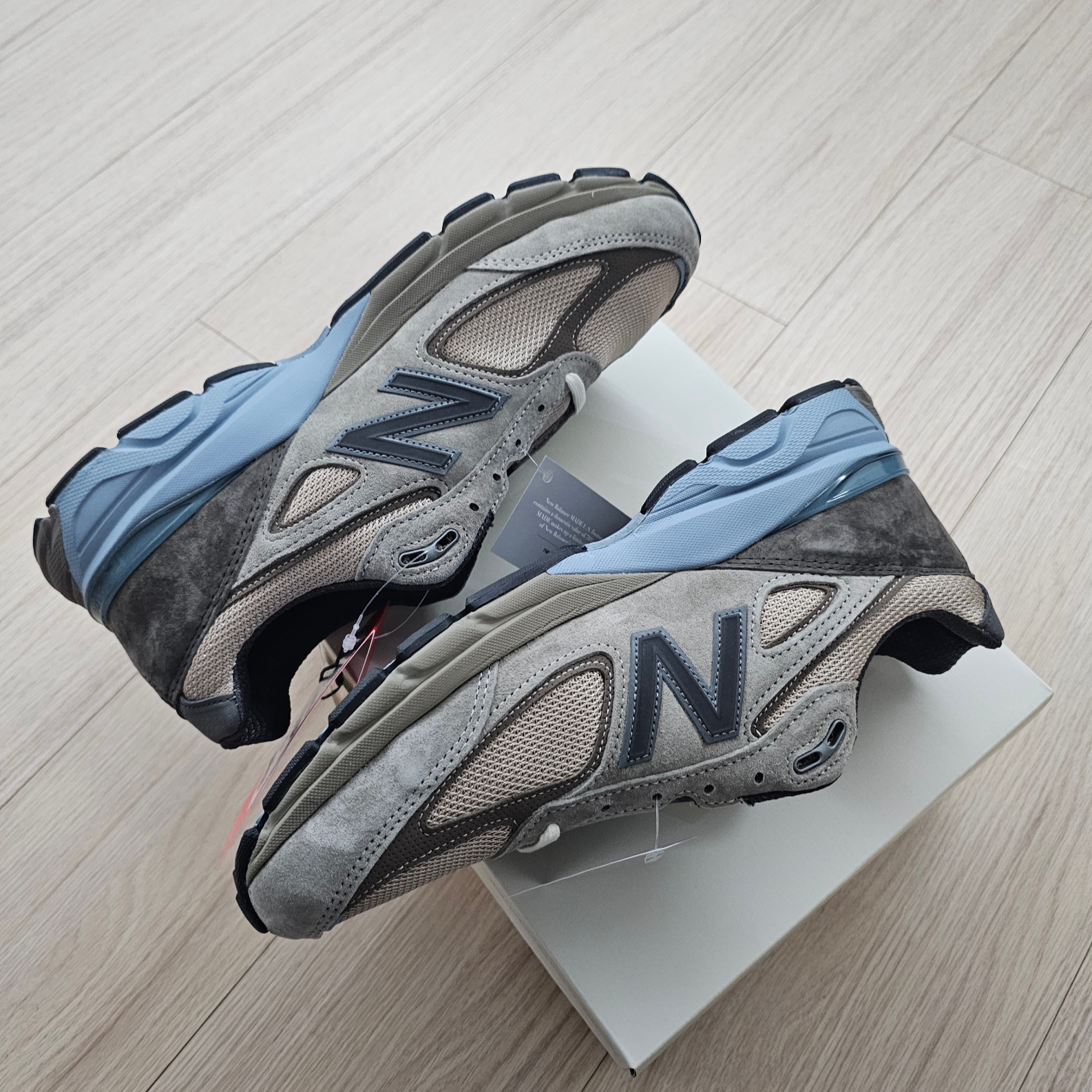 New Balance x Auralee 990v4 Made in USA London Fog 착용 스타일