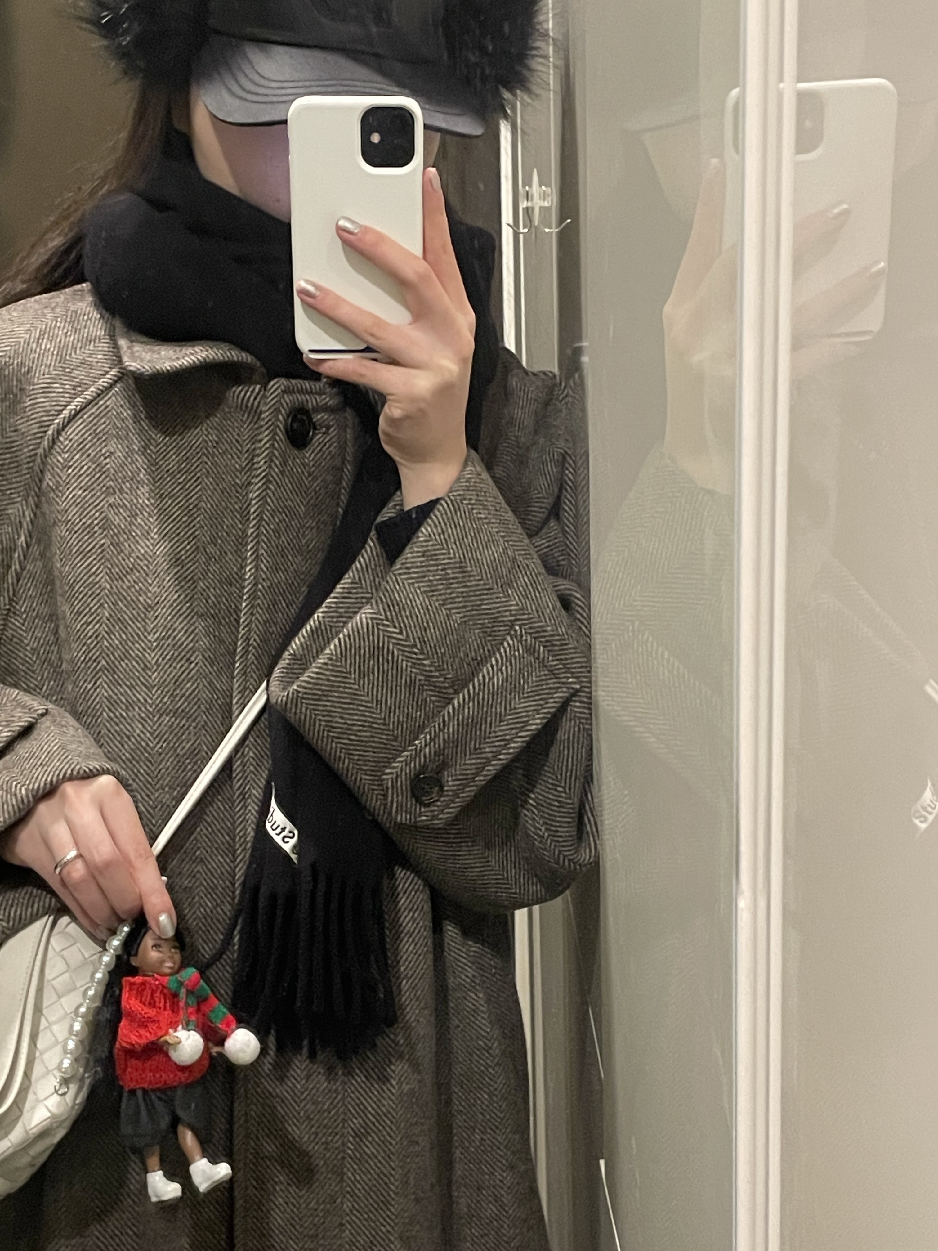 Open Yy Faux Fur Earflap Cap Black 착용 스타일 - 1