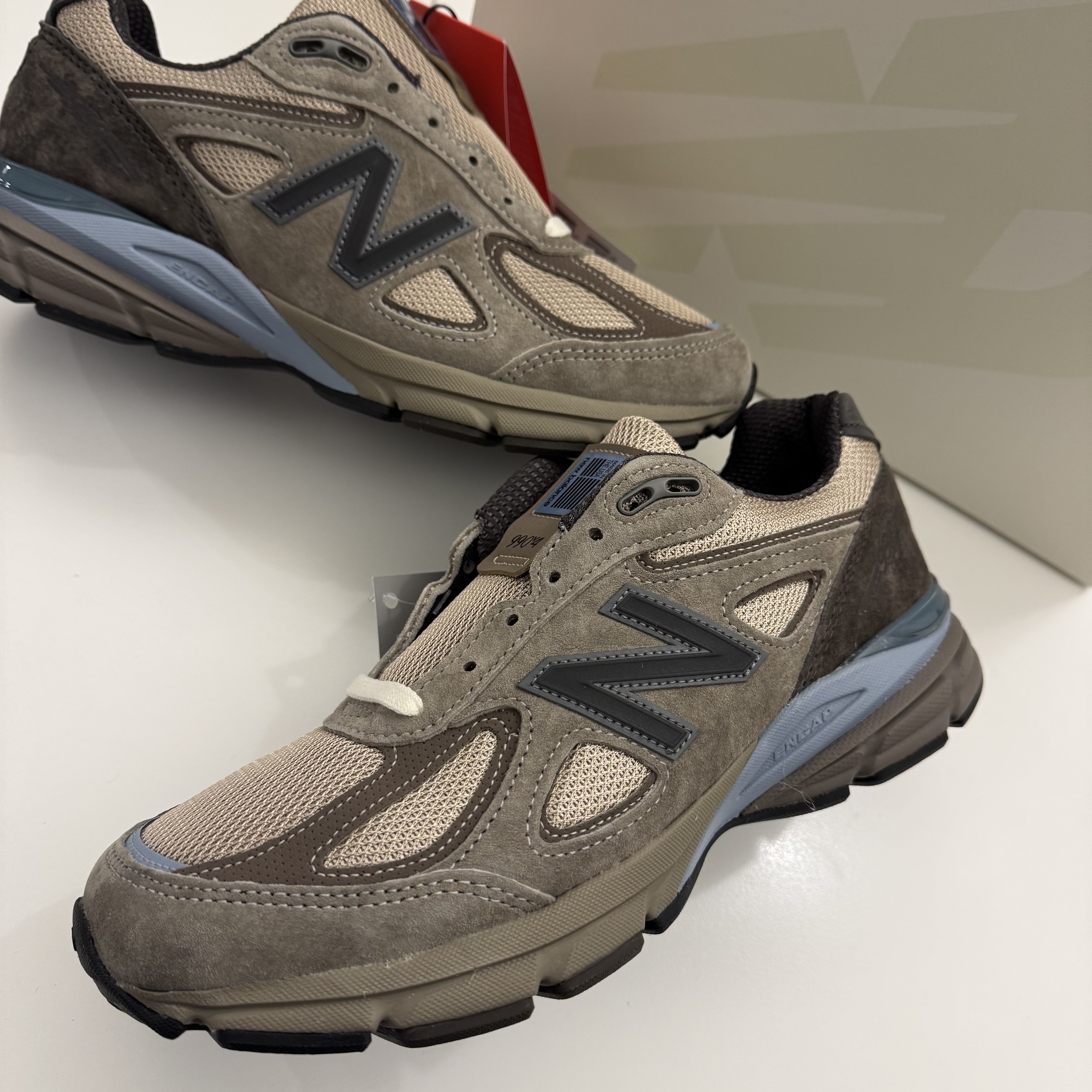 New Balance x Auralee 990v4 Made in USA London Fog 착용 스타일