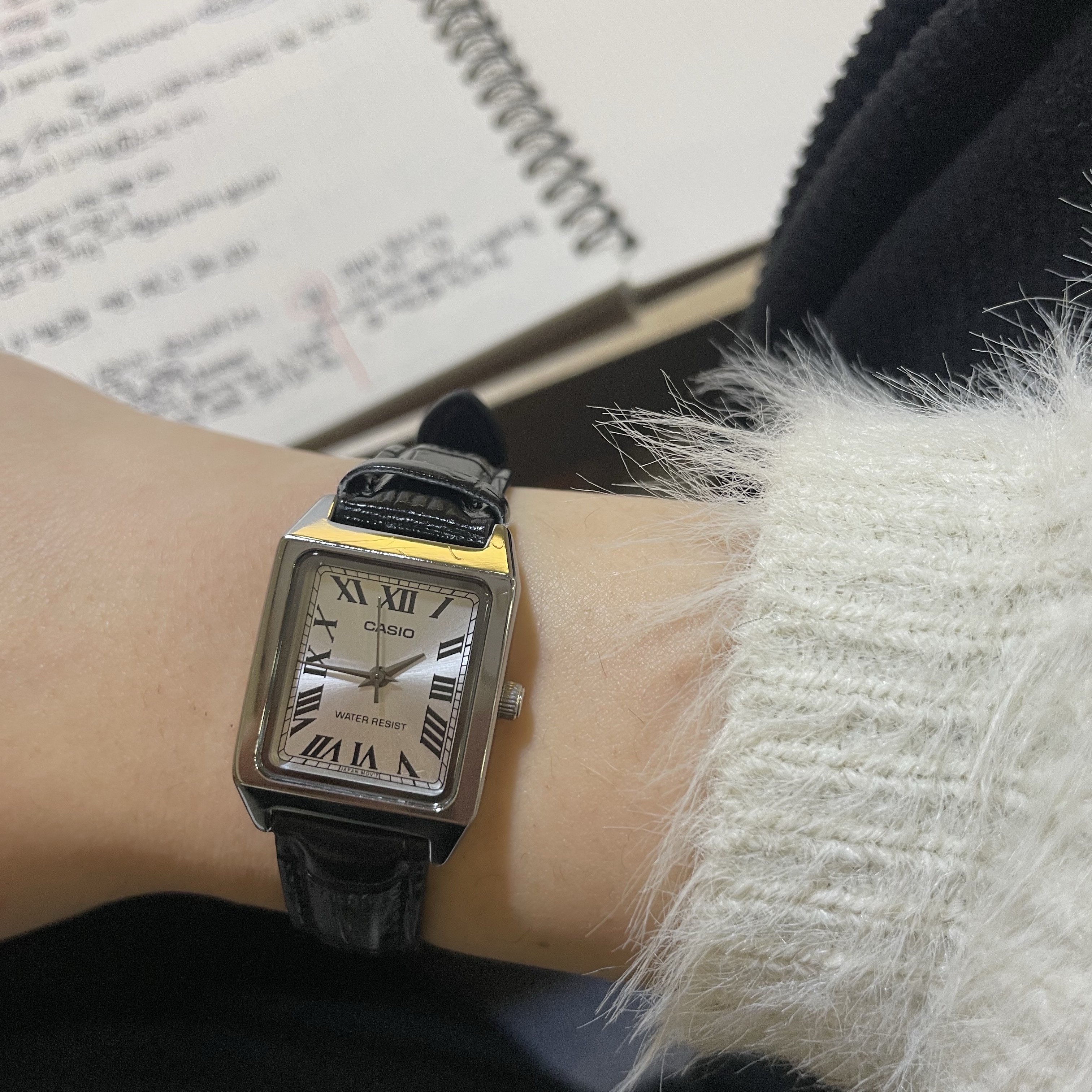 Casio LTP-V007L-7B1 착용 스타일