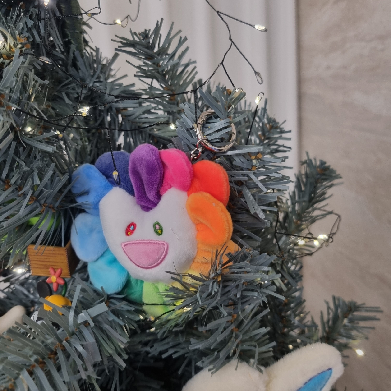 NewJeans x Murakami Plush Keyring Flower 착용 스타일