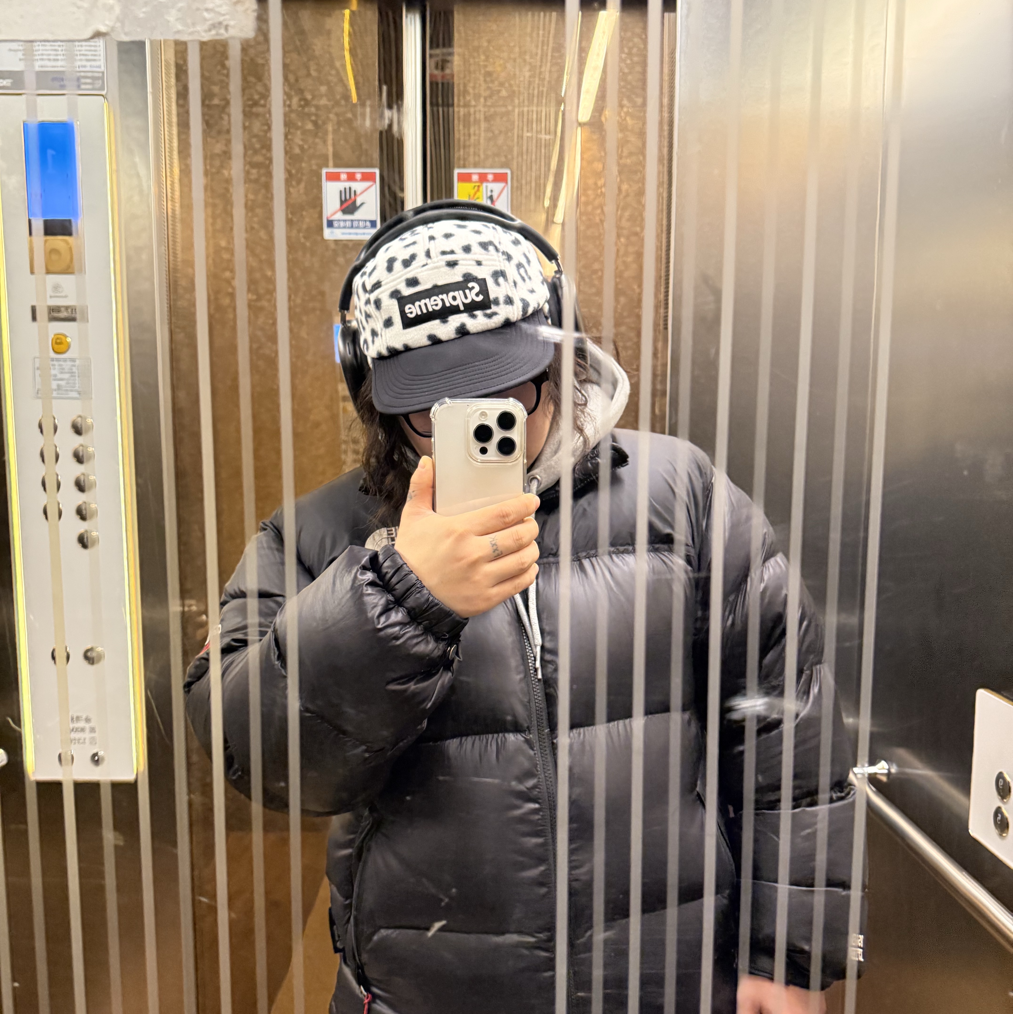 Supreme Polartec Earflap Camp Cap Leopard - 24FW, The North Face 1996 Eco Nuptse Jacket Black 착용 스타일 - 1