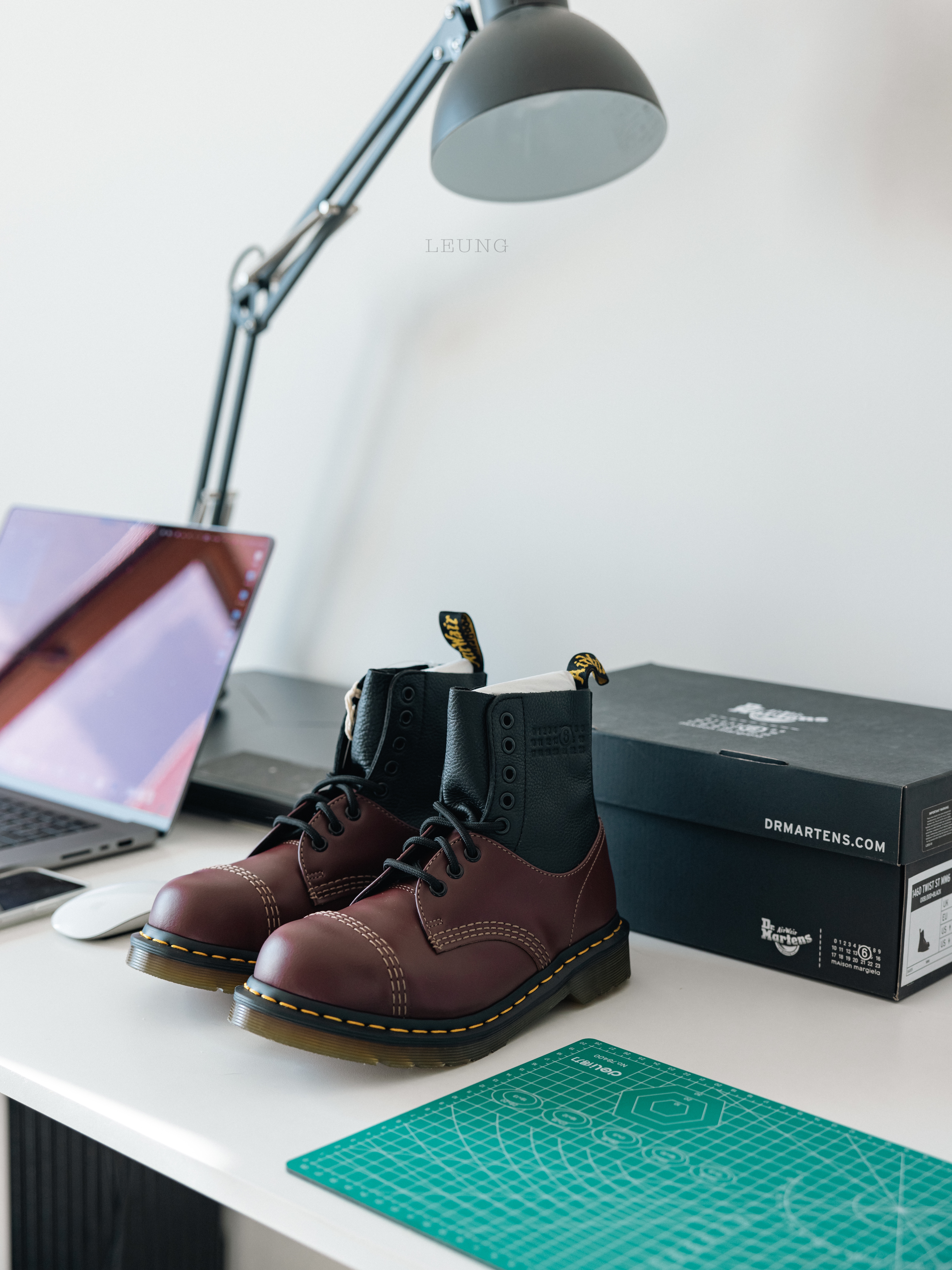 Dr. Martens x MM6 Maison Margiela 1460/1461 Twist ST Vintage Smooth Virginia Multi 착용 스타일 - 2