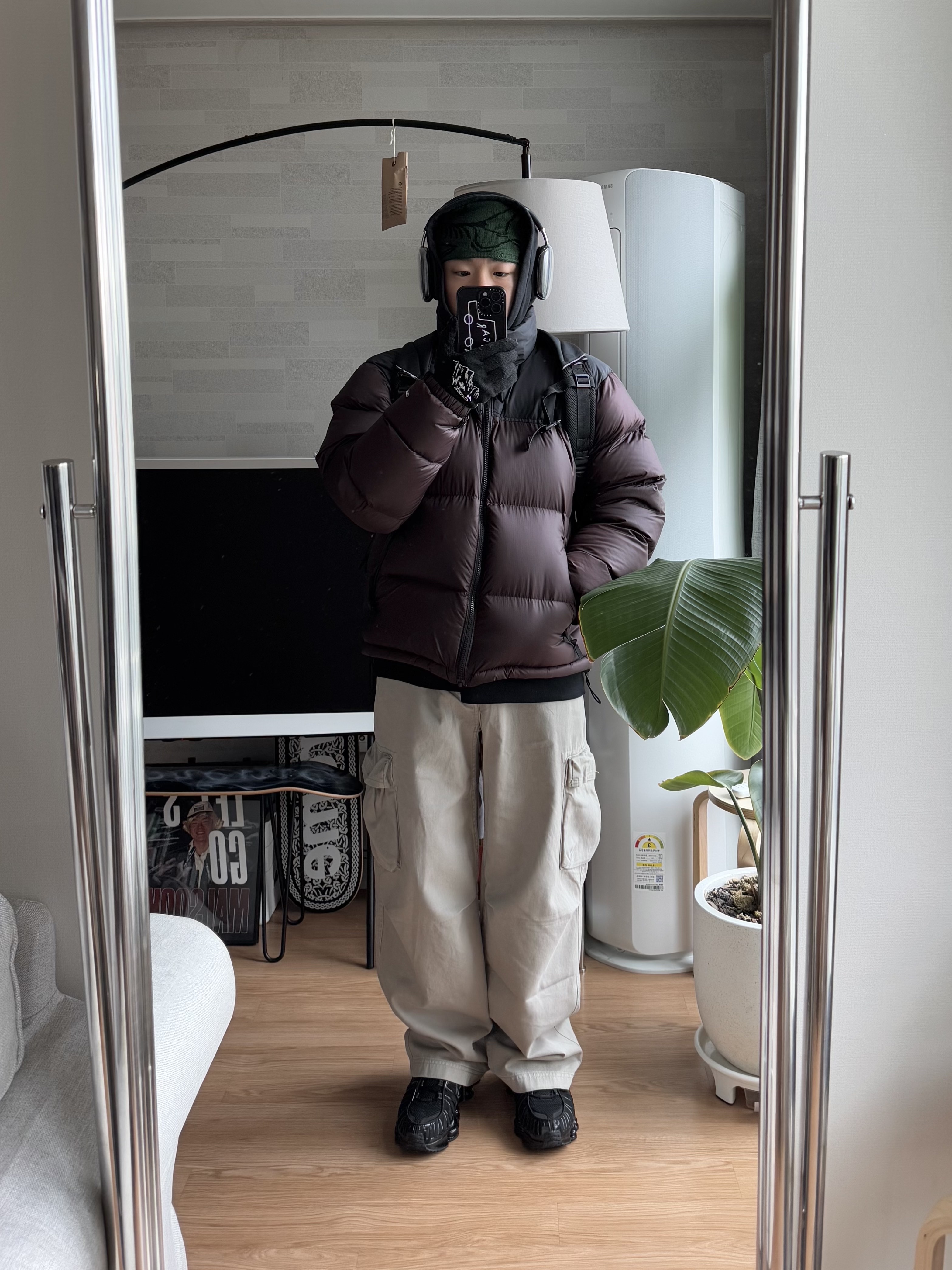 (W) Nike Shox TL Black and Max Orange, The North Face 1996 Retro Nuptse Jacket Coal Brown TNF Black 착용 스타일