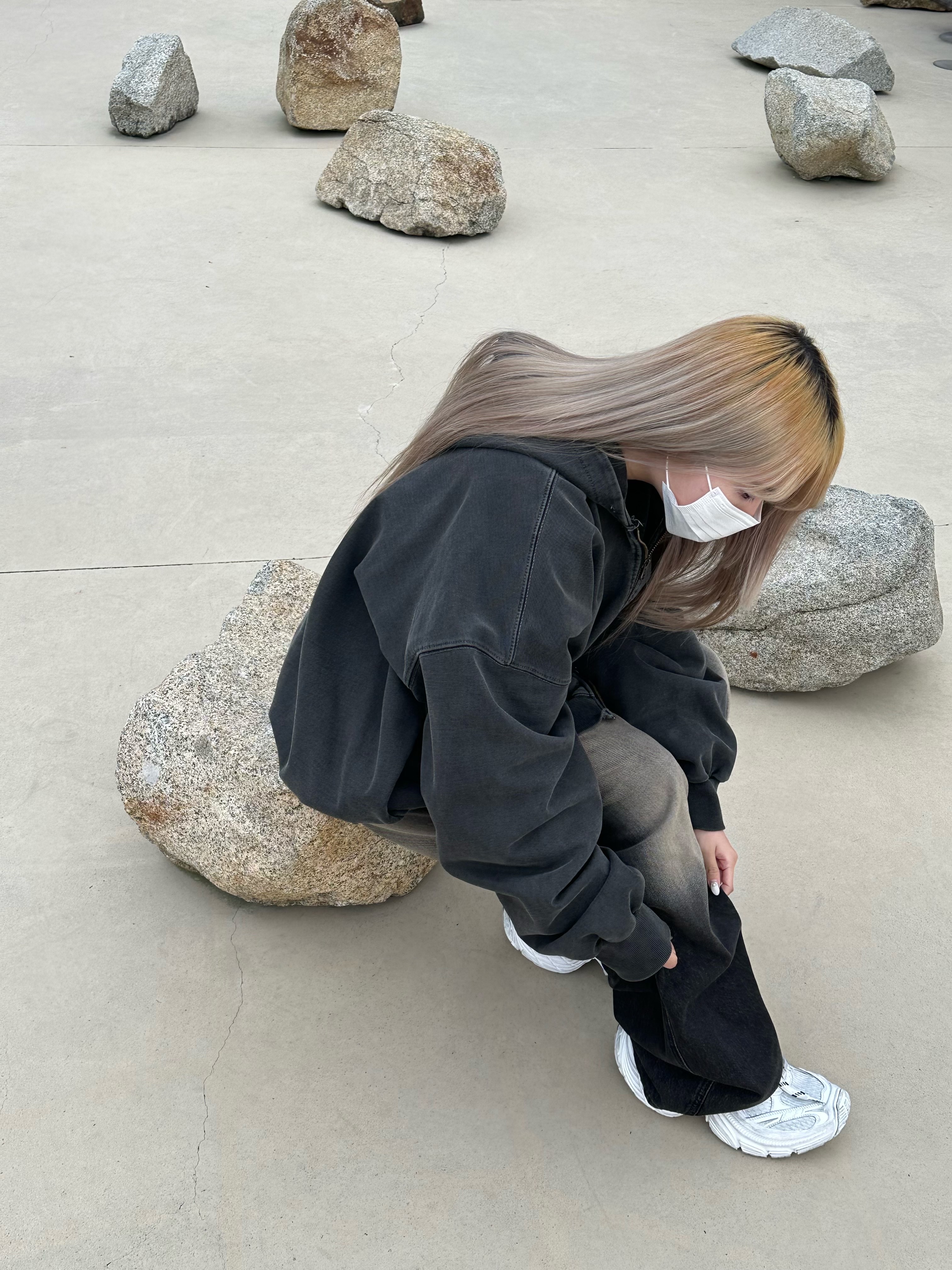 Undermycar Mu.11 Anti Fxxking Logo Play Oversized Pigment Hood Zip-up Gray, (W) Balenciaga 6XL Sneakers White 착용 스타일 - 1