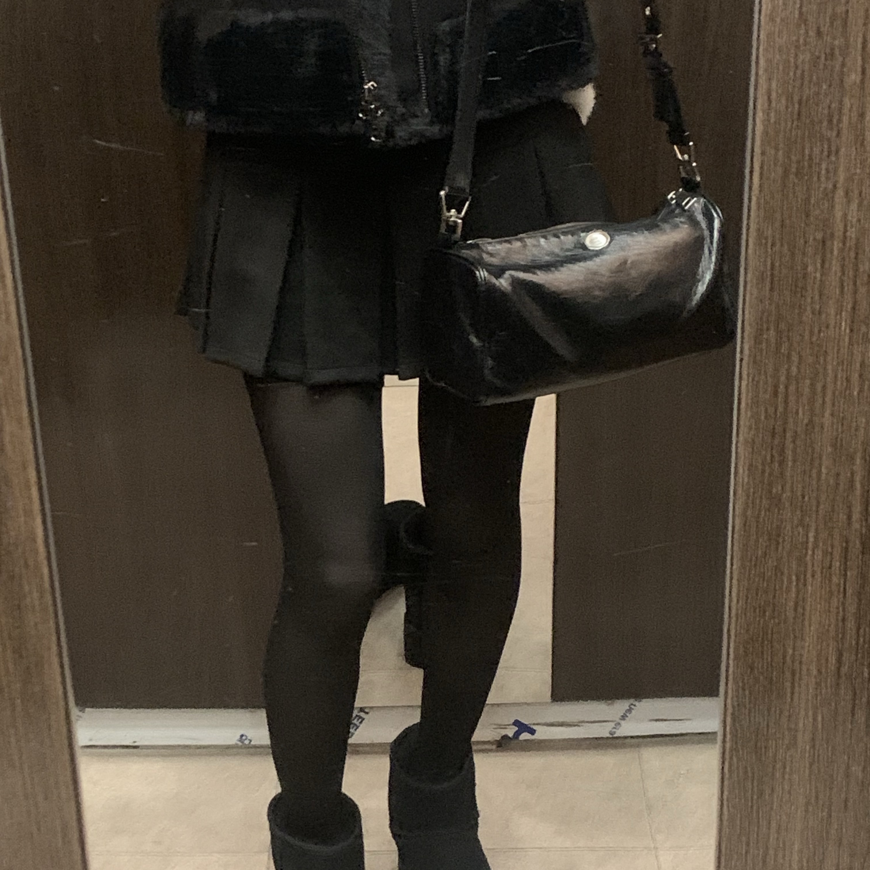 (W) UGG Classic Mini Platform Boots Black, (W) Bohemian Seoul High Neck Short Mustang Black 착용 스타일