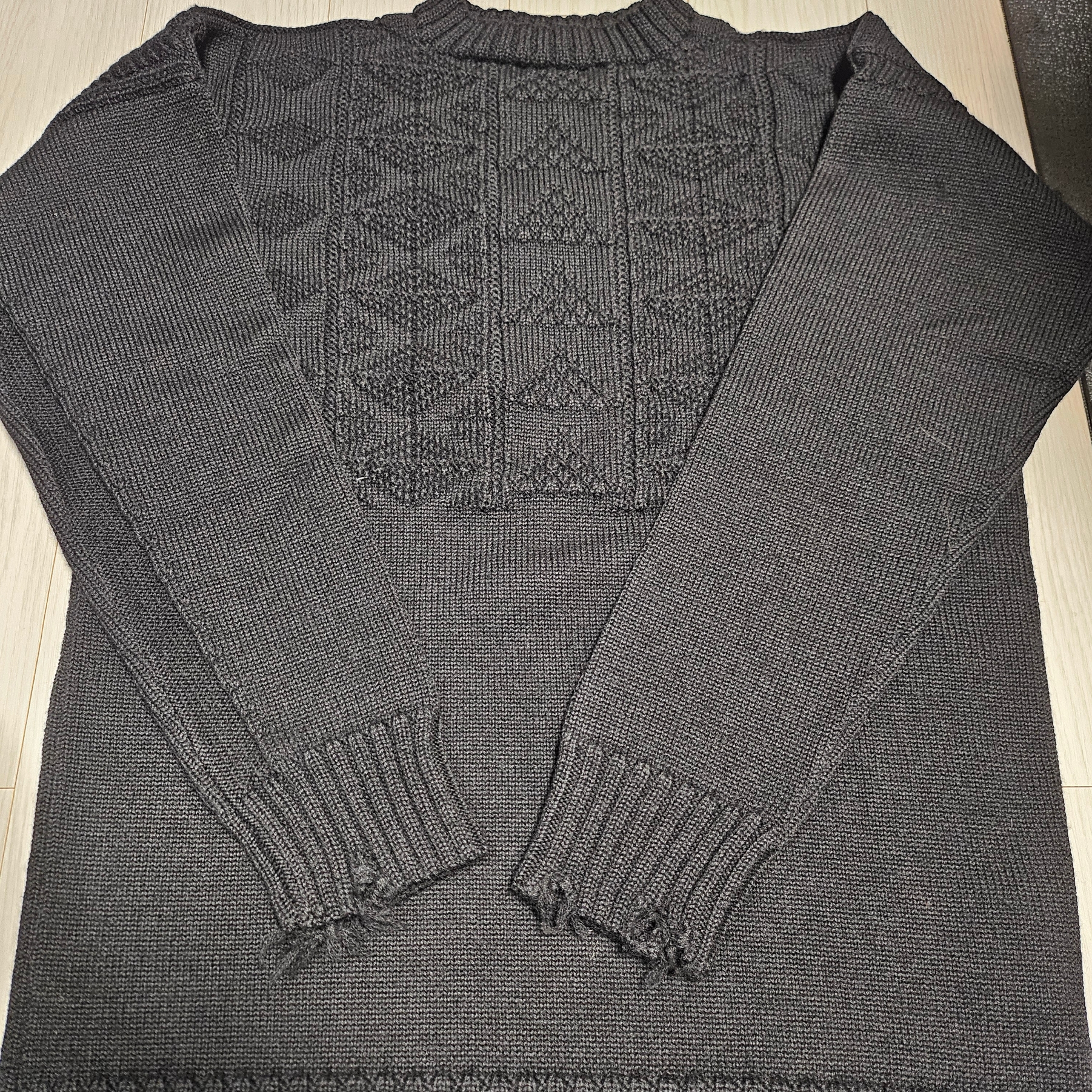 Maison Margiela Wool Stitches Knit Black 착용 스타일 - 1