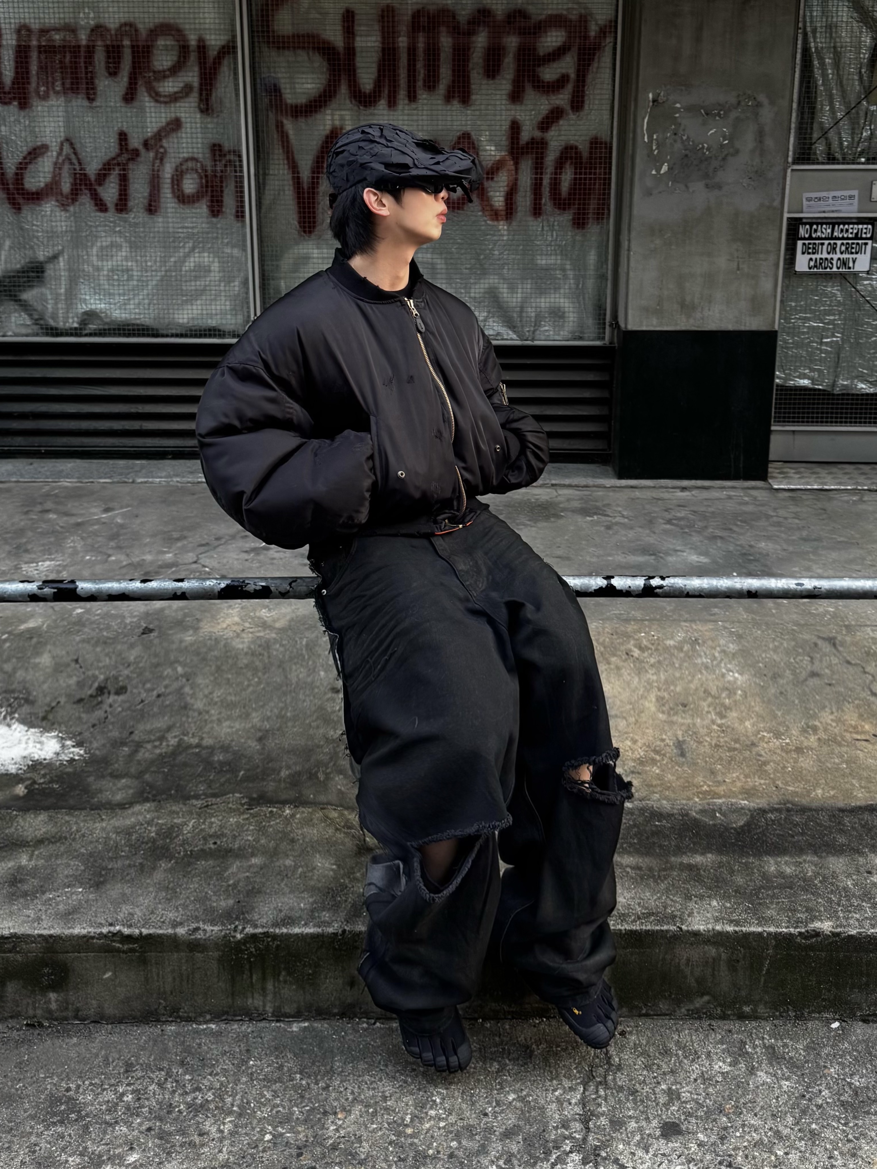 Project G/R Reversible Puffer Bomber Jacket Black, Project G/R Two Faced Denim Pants Black 착용 스타일 - 3