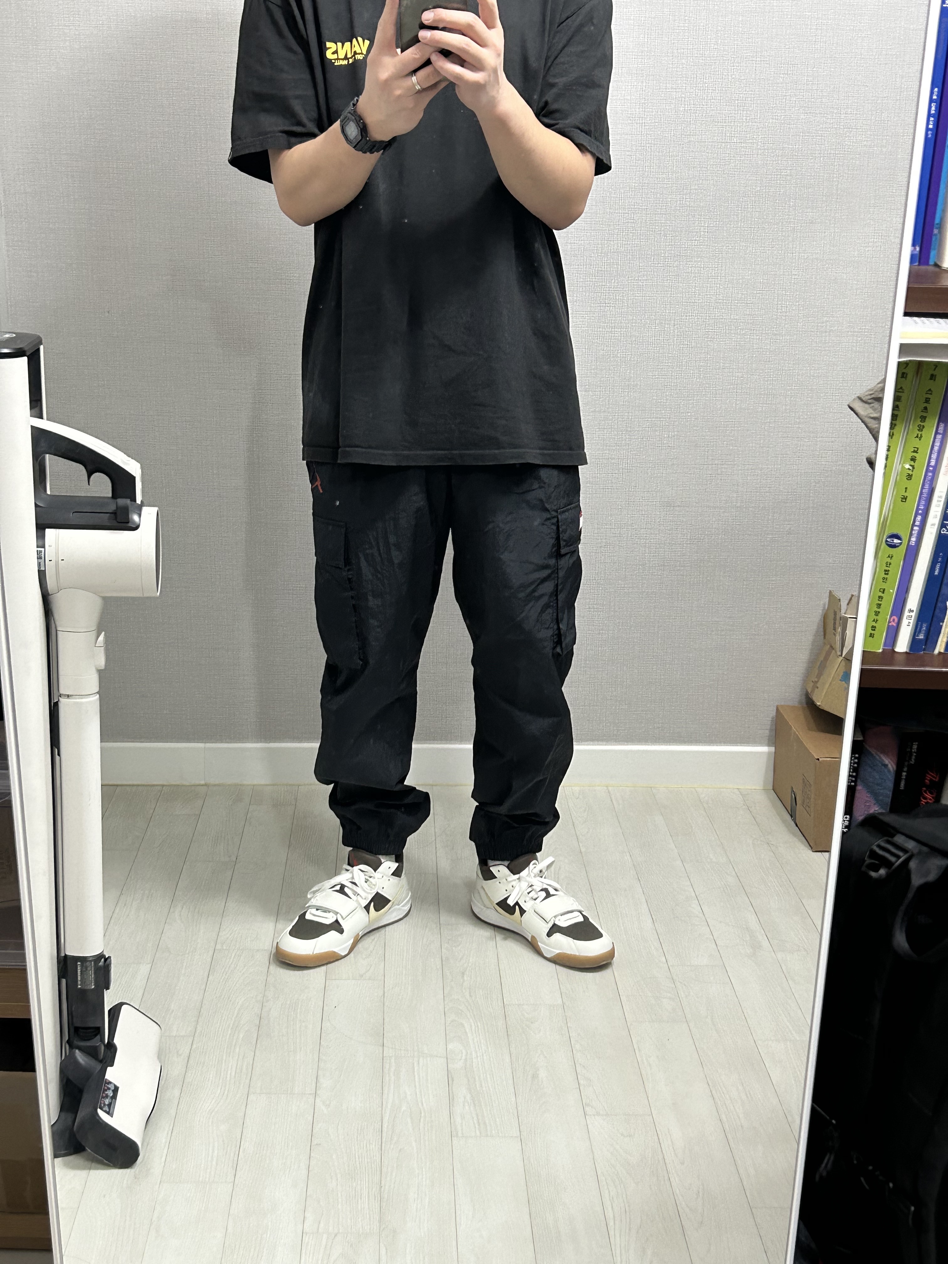 Jordan x Travis Scott Jumpman Jack TR Sail and Dark Mocha 착용 스타일 - 5