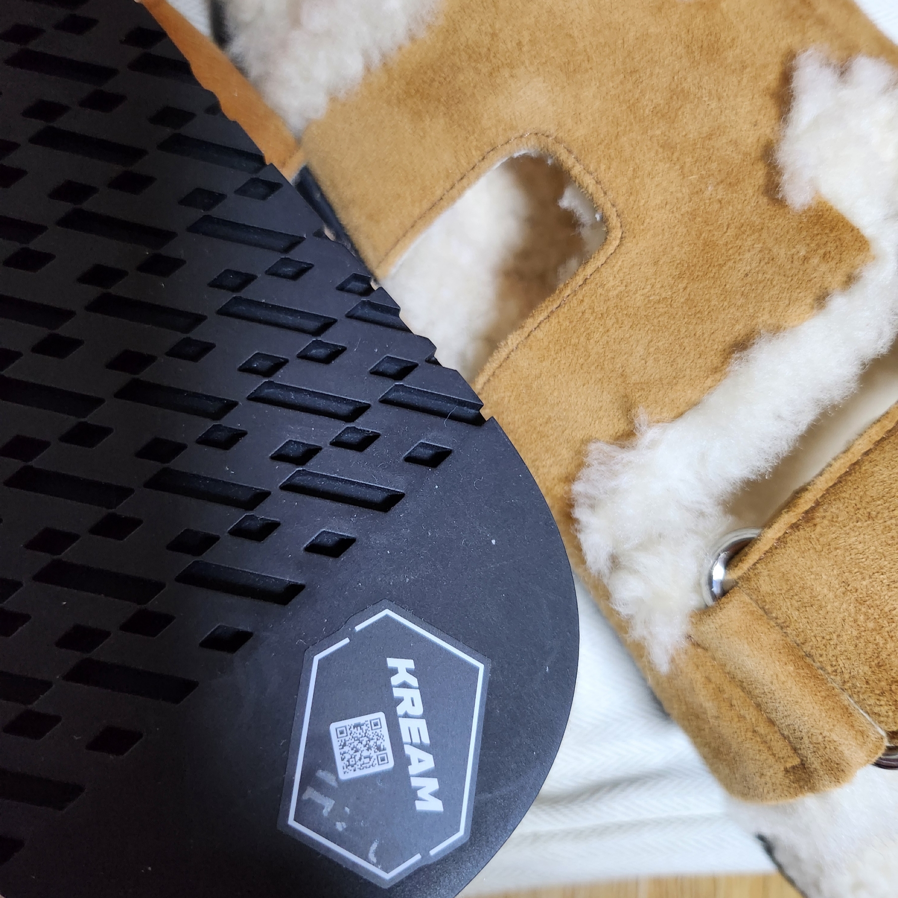 (W) Hermes Chypre Sandal Suede Goatskin Woolskin & Naturel Ecru 착용 스타일 - 2