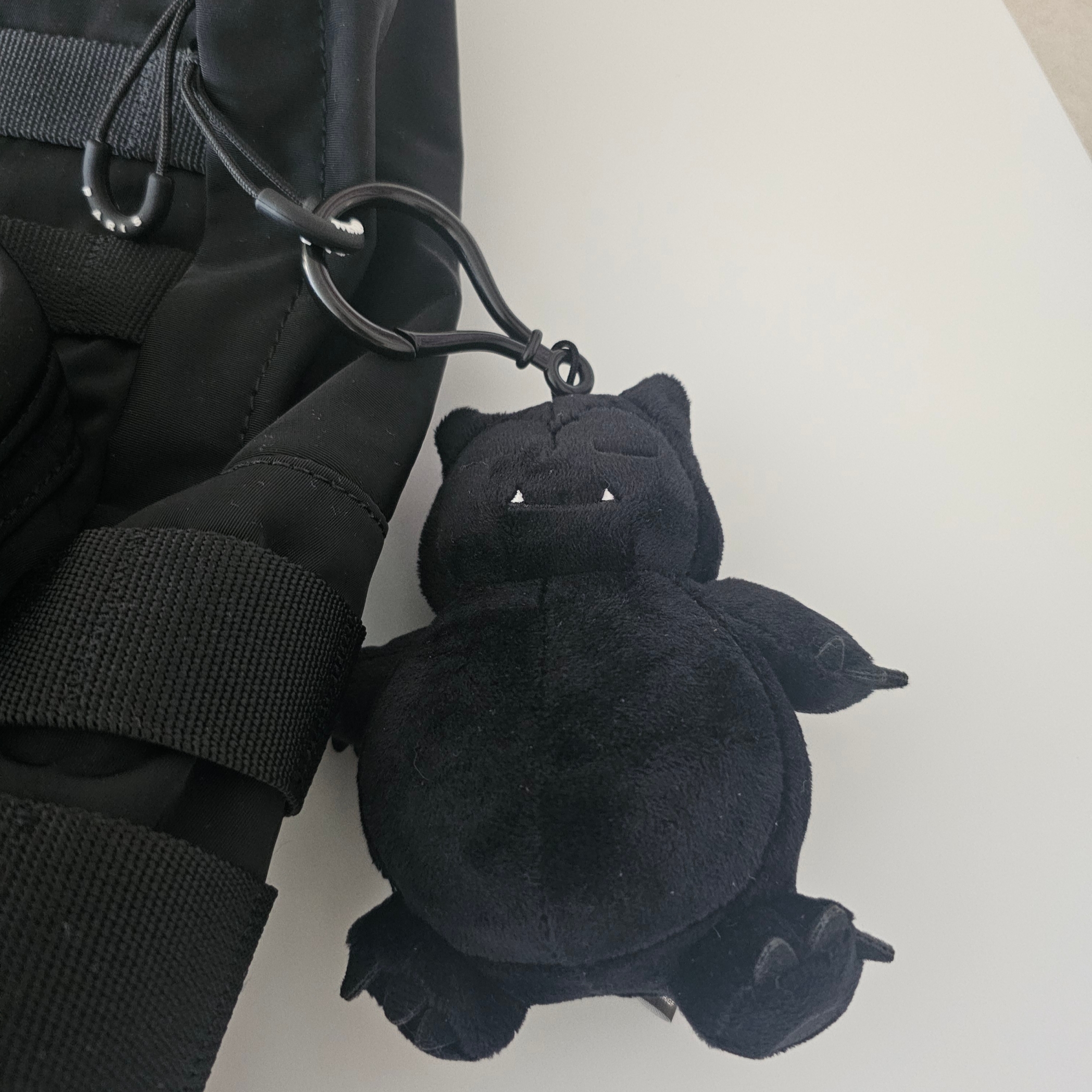 Fragment x Pokemon INN Thunderbolt Project TBP Mascot Key Ring Kabigon Black 착용 스타일 - 1