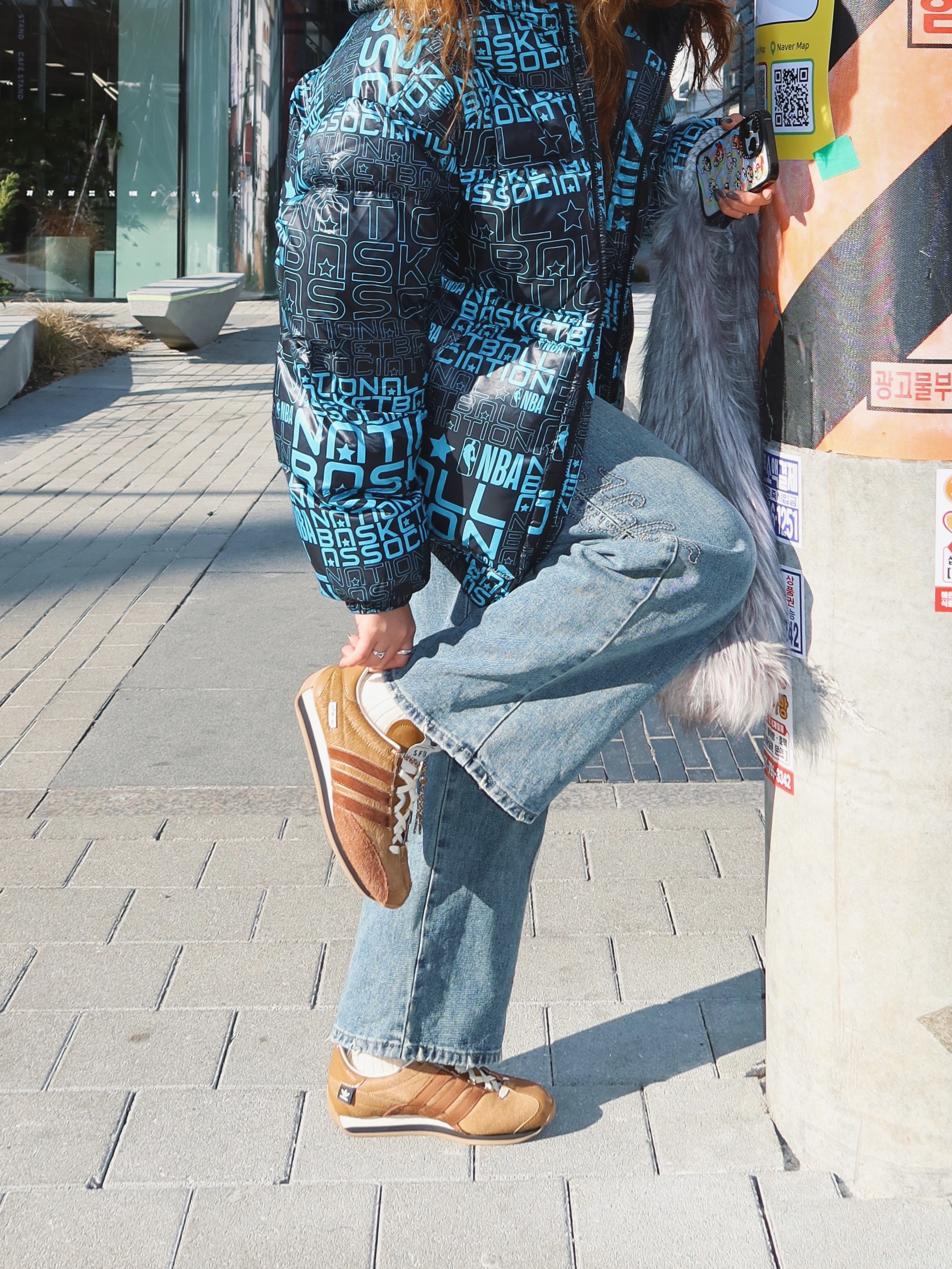 Adidas x Song for the Mute Country OG Bronze Strata Wild Brown, Supreme New Era Box Logo Beanie Blue - 23FW 착용 스타일 - 3