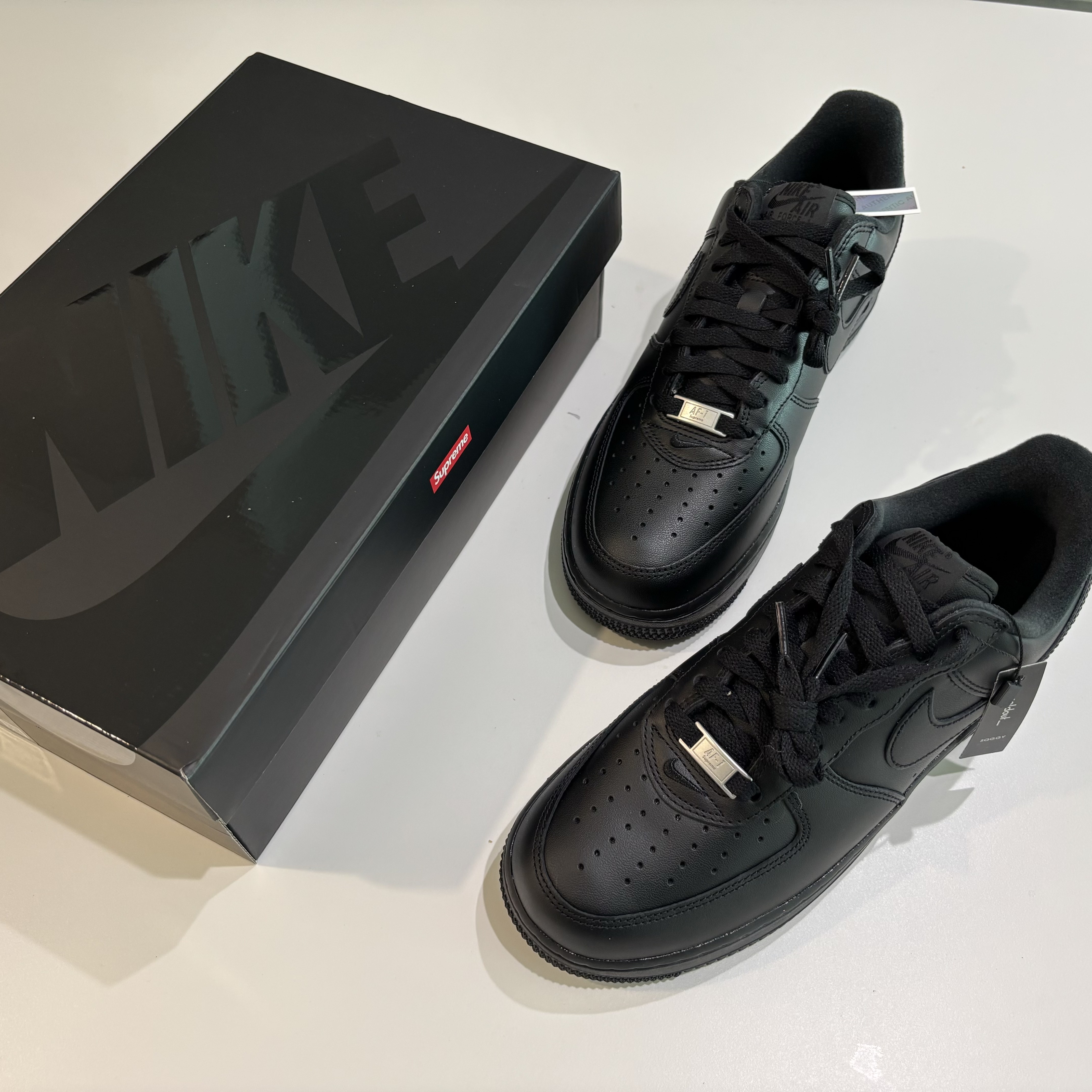 Nike x Supreme Air Force 1 Low Black 착용 스타일