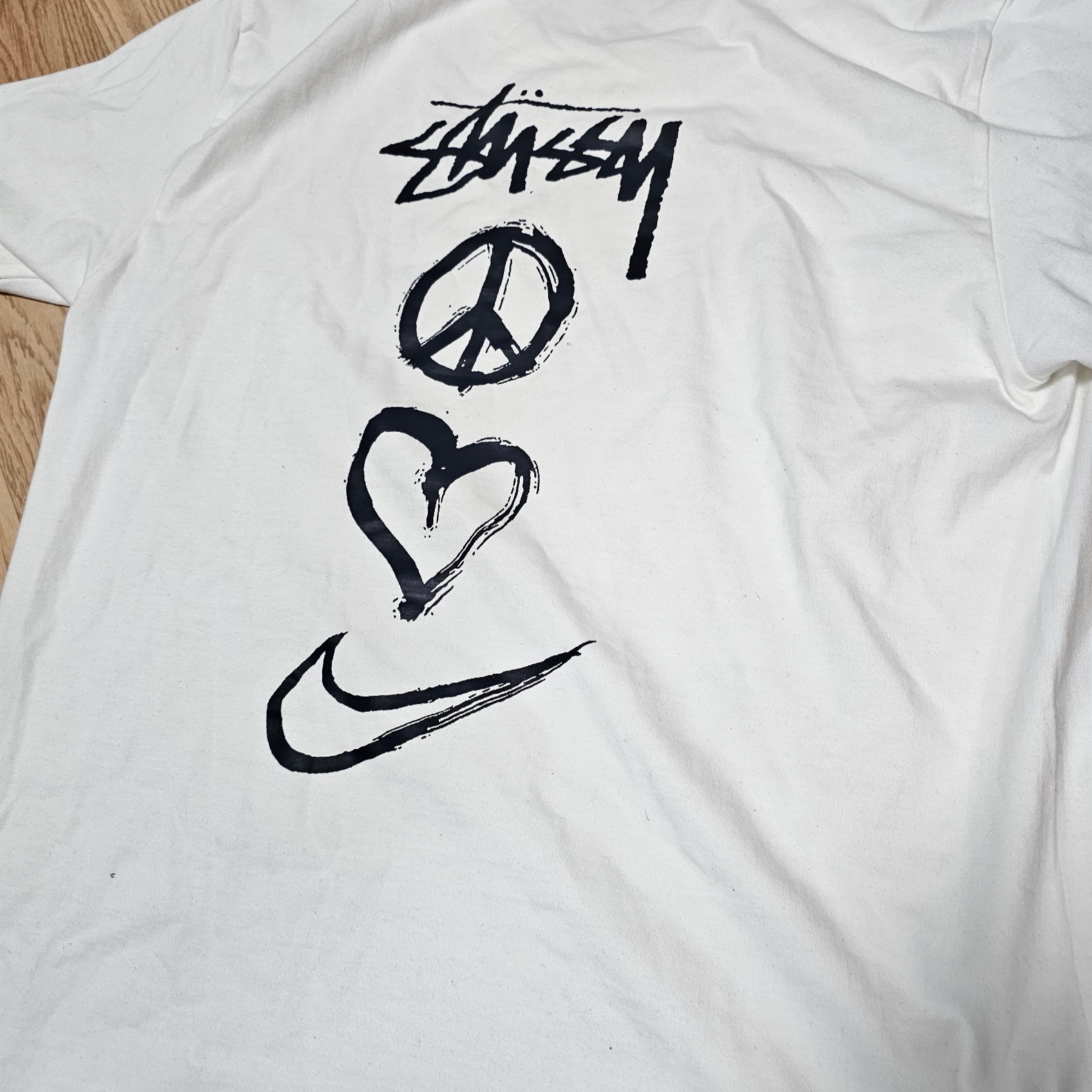 Nike x Stussy NRG RA T-Shirt Summit White (DM4942-121) 착용 스타일 - 1