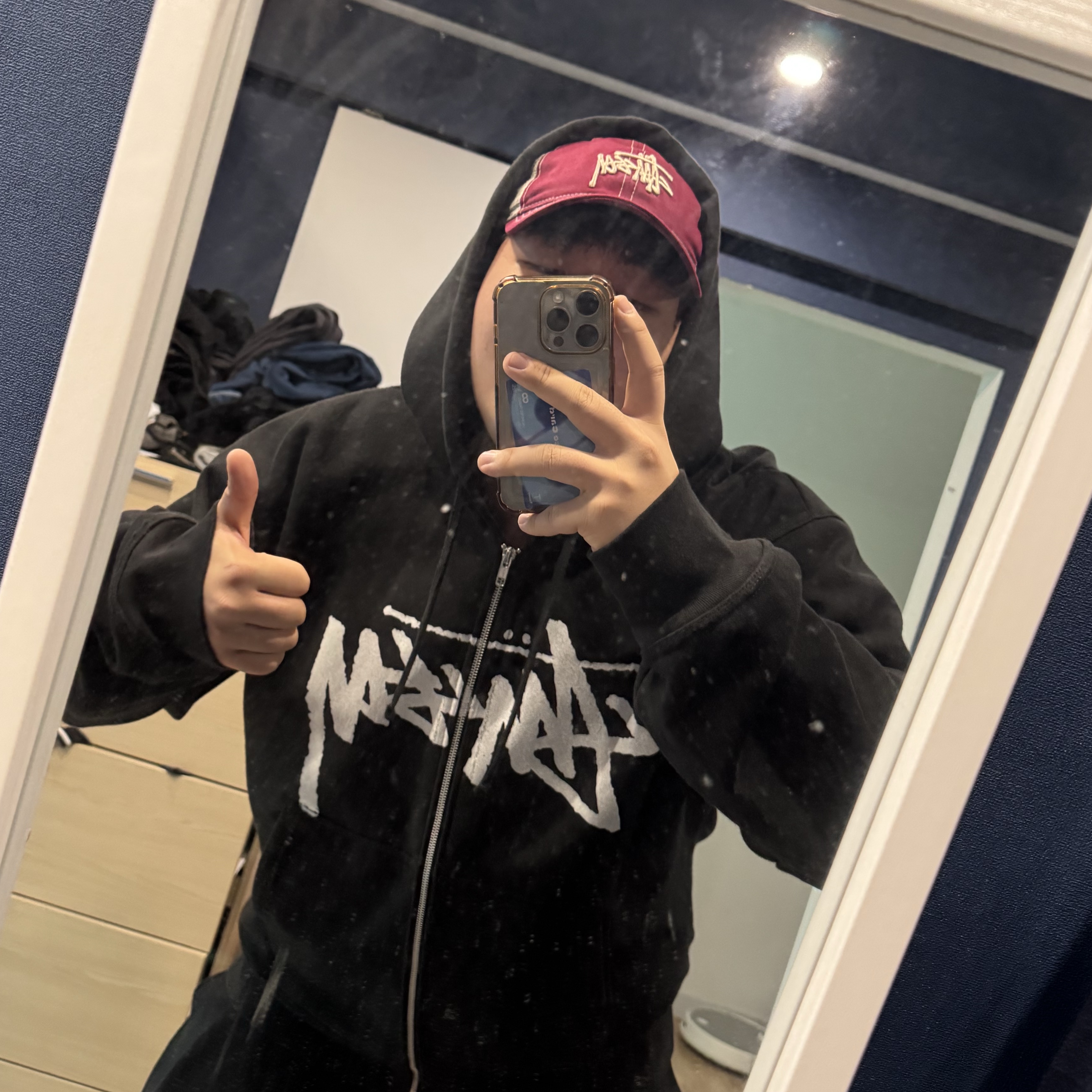 Stussy New Era 9Twenty Basic Trucker Cardinal, Stussy Stock Zip Hoodie Black 착용 스타일