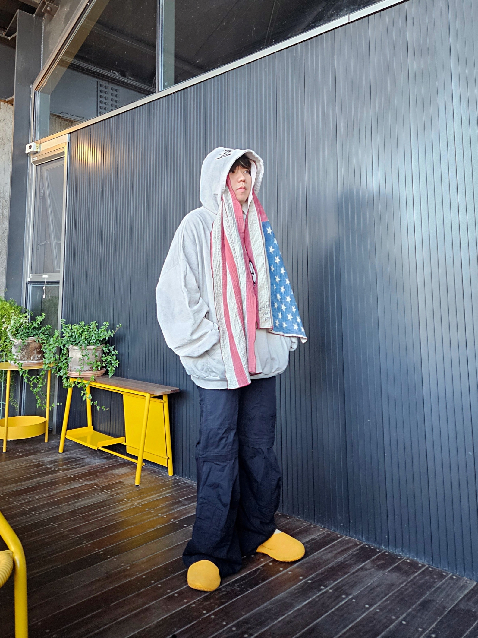 Project G/R Metalic Logo Hoodie Ivory, Adidas Yeezy Knit RNR Sulfur 착용 스타일 - 4