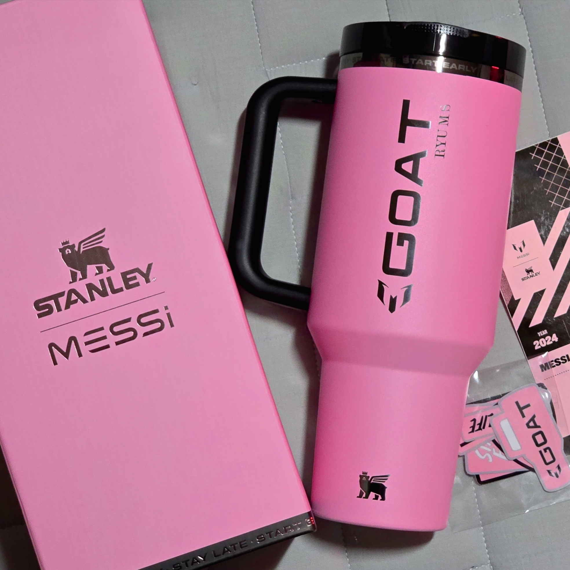 Stanley x Messi Quencher ProTour Flip Straw Tumbler 1.18L Messi Goat Pink 착용 스타일