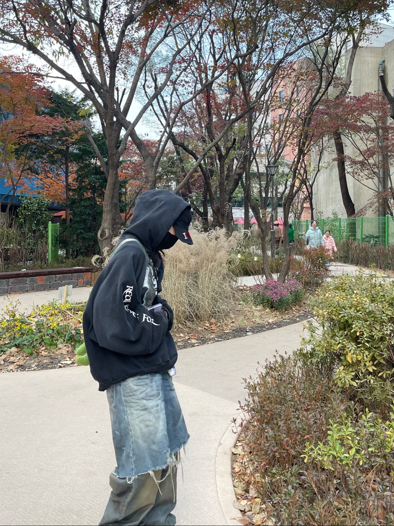 Project G/R Crow Worldtour Hoodie Washed Black, Project G/R I Love GR Cap Black - Haus of GR Exclusive 착용 스타일 - 4