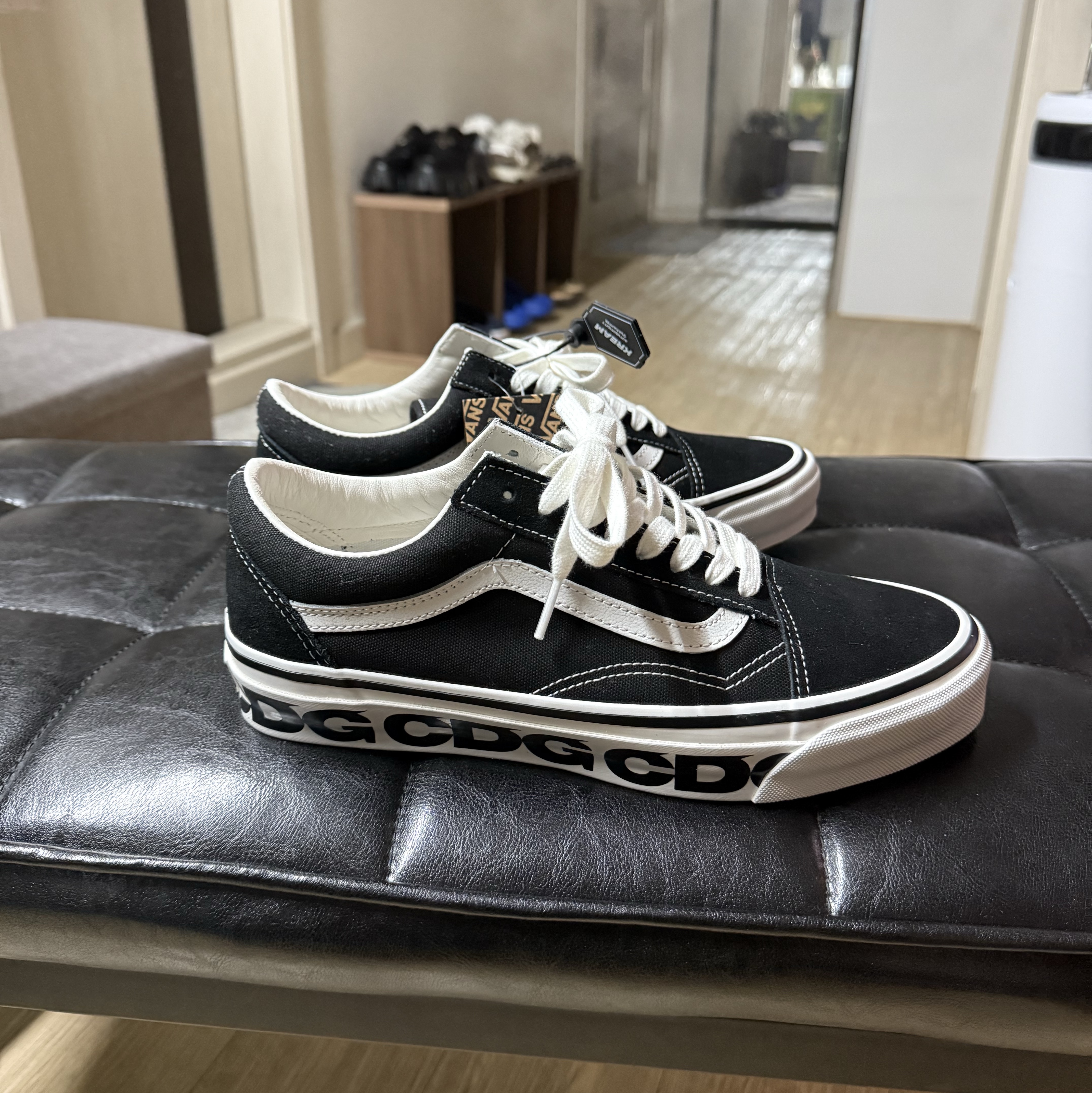 Vans x CDG OTW Old Skool Black, Converse x Play Comme des Garcons Chuck 70 Hi Black 착용 스타일 - 2