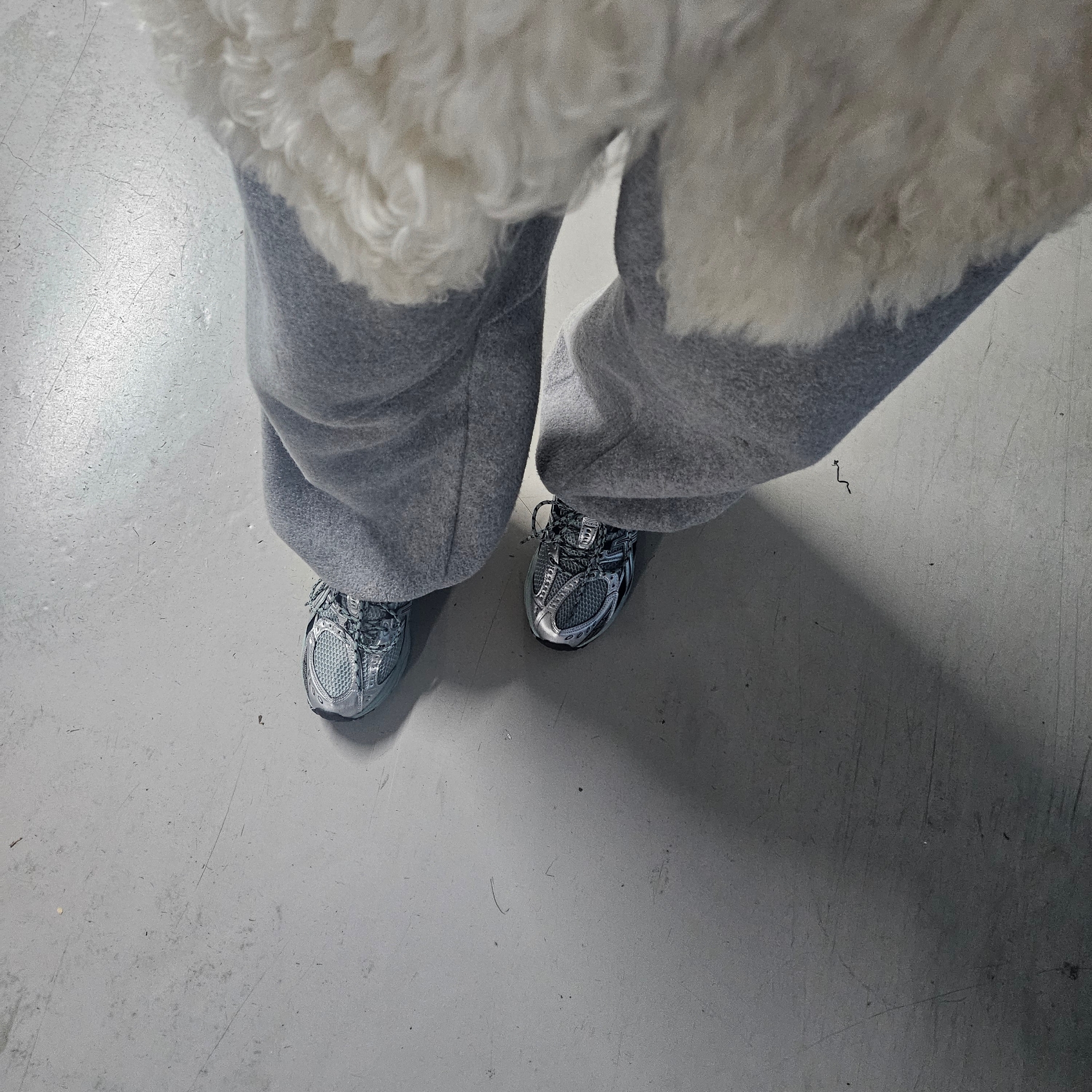 Asics Gel-Nimbus 10.1 Piedmont Grey Pure Silver 착용 스타일 - 2
