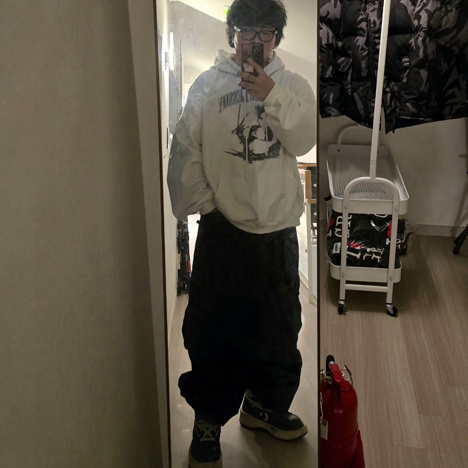 Converse x Drkshdw Turbowpn Black Cream, Project G/R x Atmos Etiquette Lesson Vintage Washed Hoodie White 착용 스타일 - 2
