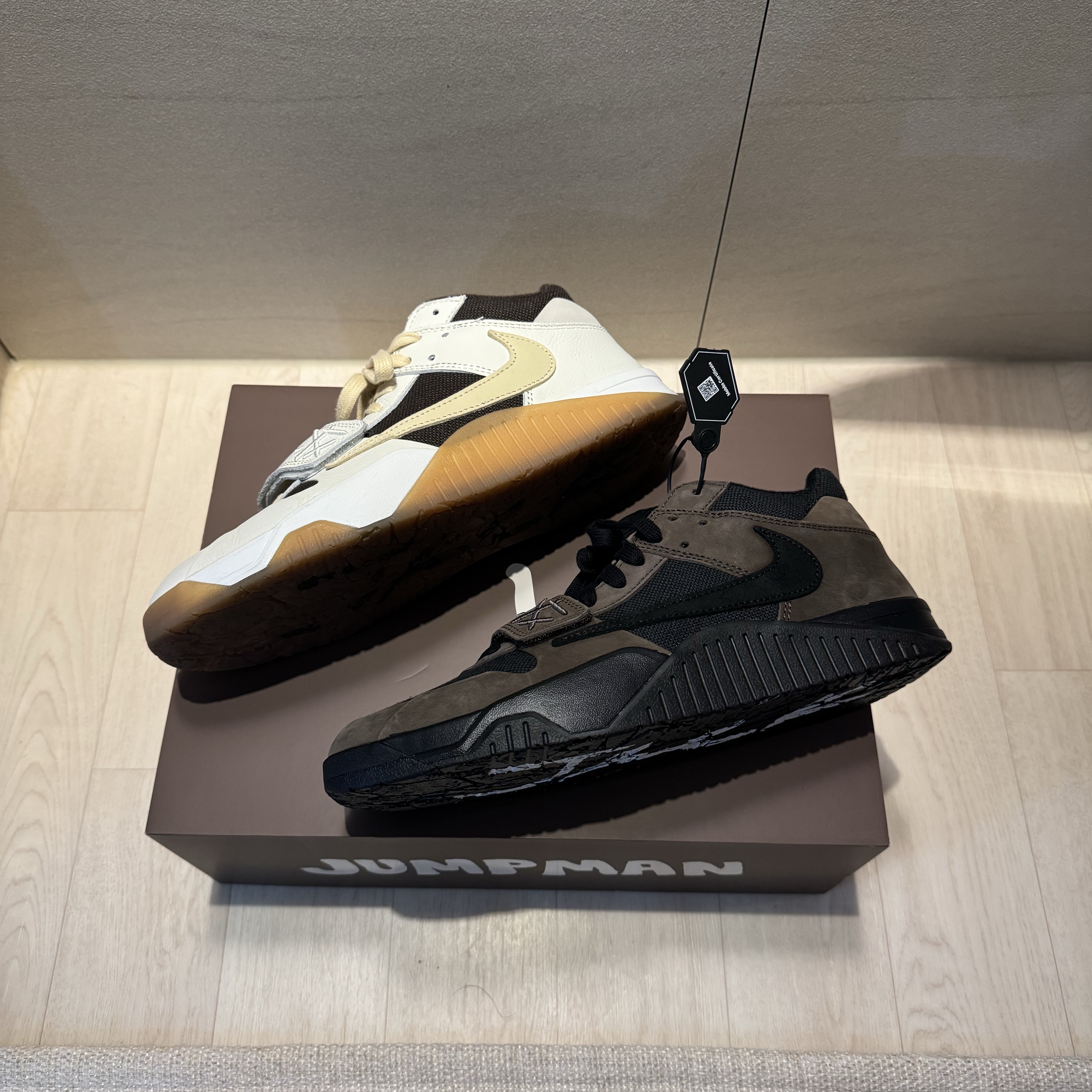 Jordan x Travis Scott Jumpman Jack TR Black and Dark Mocha, Jordan x Travis Scott Jumpman Jack TR Sail and Dark Mocha 착용 스타일 - 2