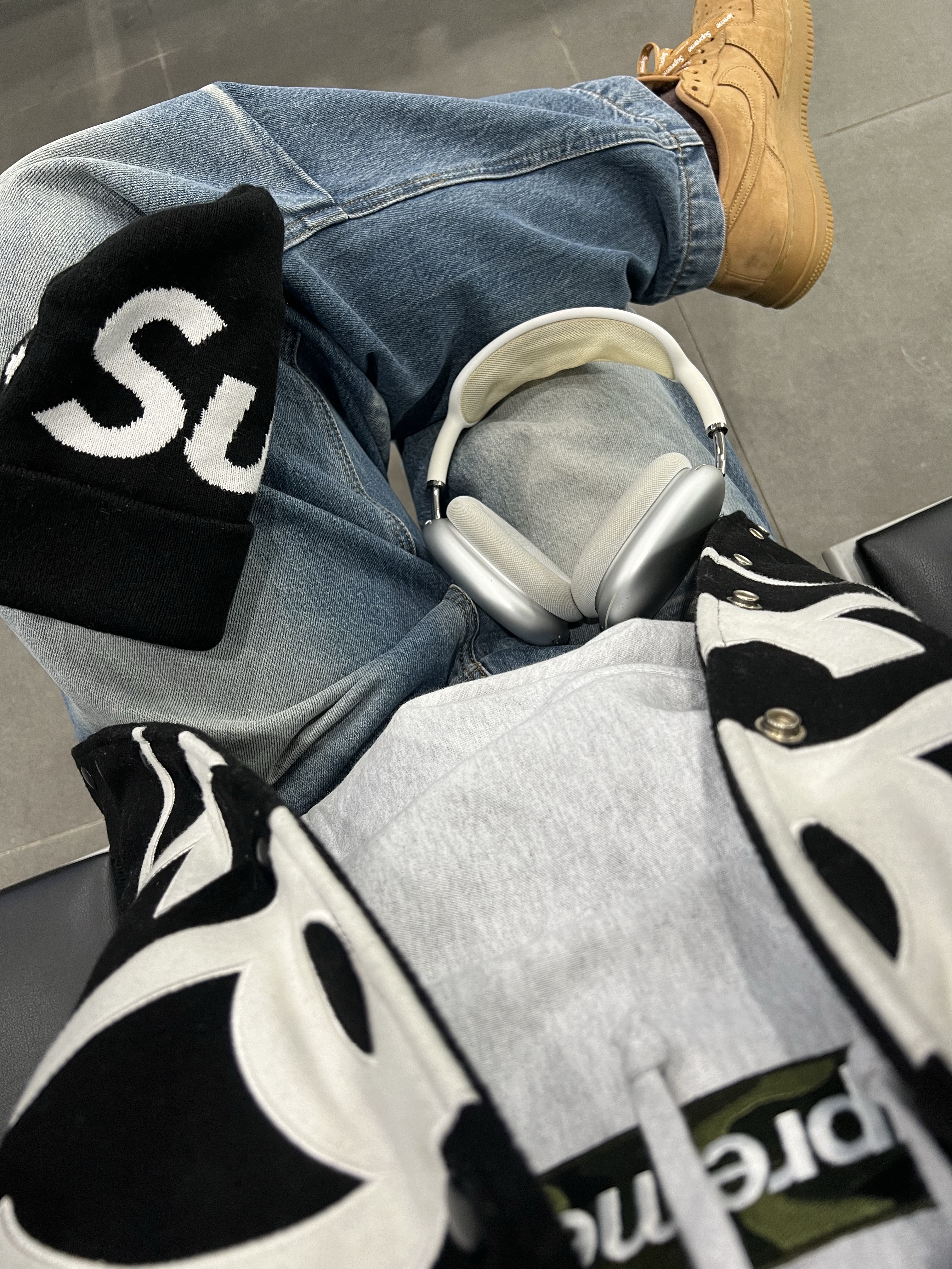 Supreme Box Logo Hooded Sweatshirt Ash Grey - 23FW, Supreme Big Logo Beanie Black 착용 스타일