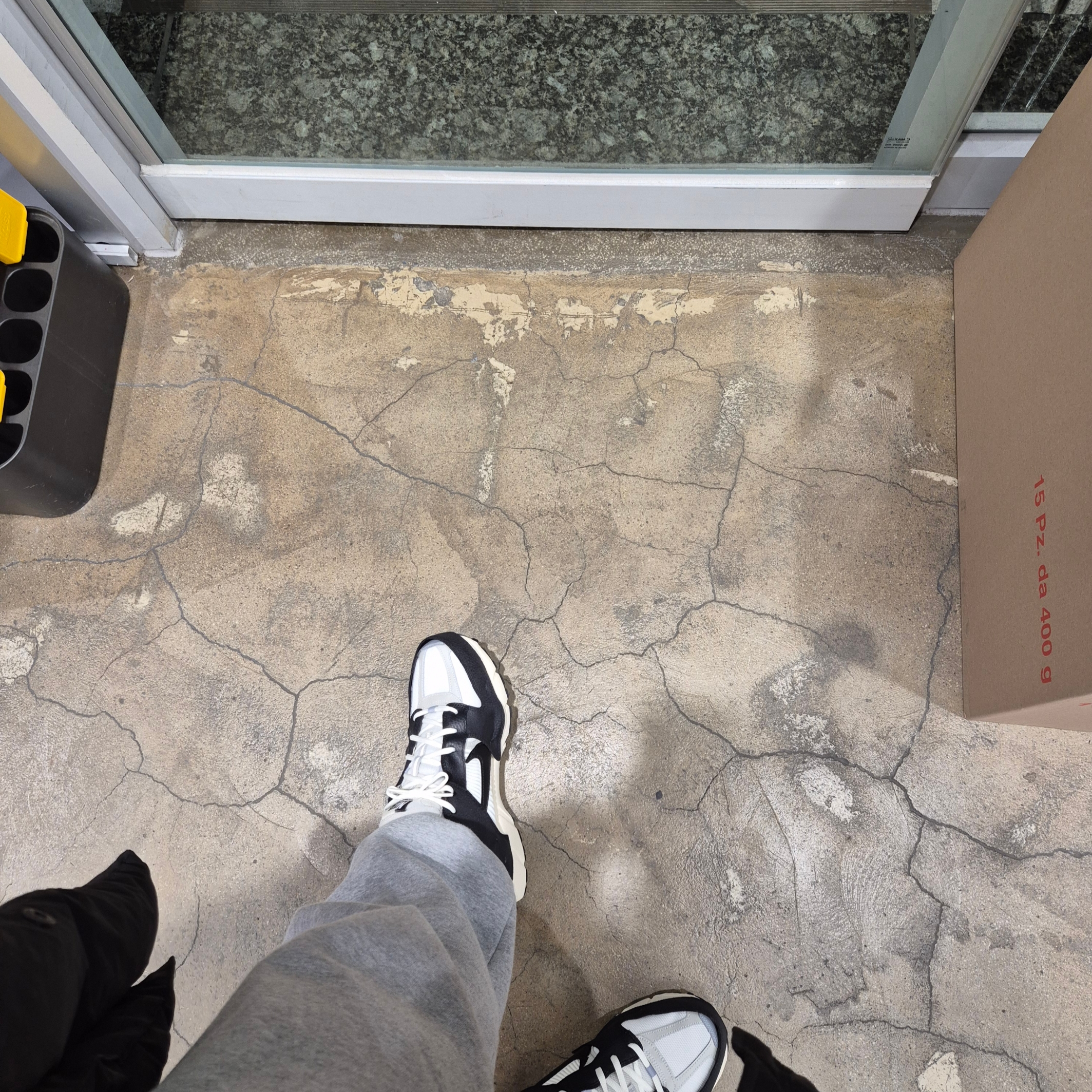 (W) Nike Zoom Vomero 5 Wolf Grey and Black 착용 스타일