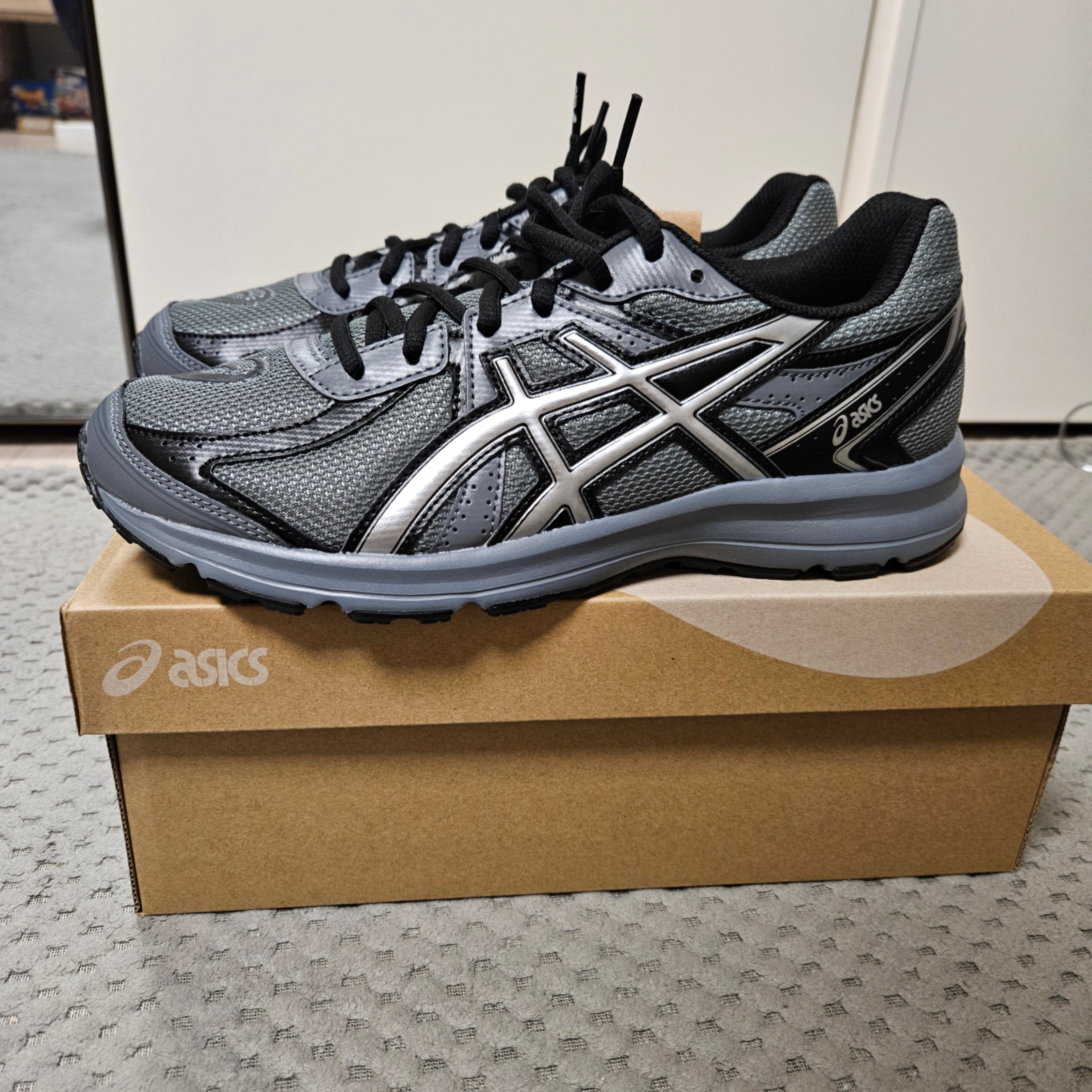 Asics Jog 100 S Steel Grey - 2E Wide 착용 스타일 - 2