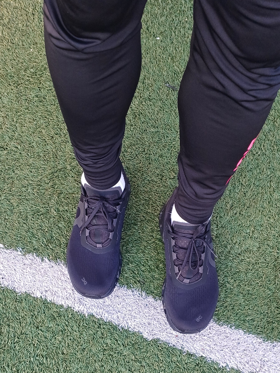 On Running Cloudmonster All Black 착용 스타일