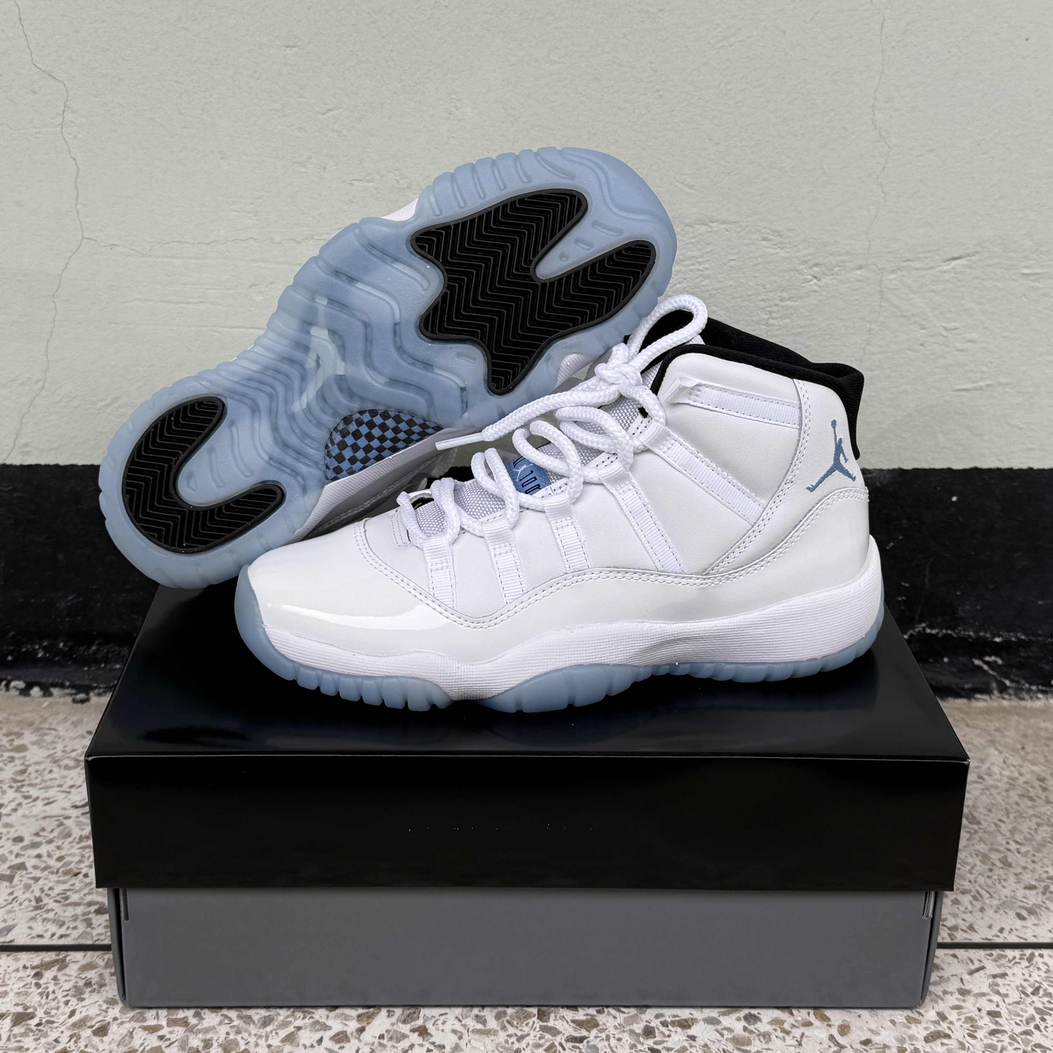 (GS) Jordan 11 Retro Legend Blue 2024 착용 스타일 - 1