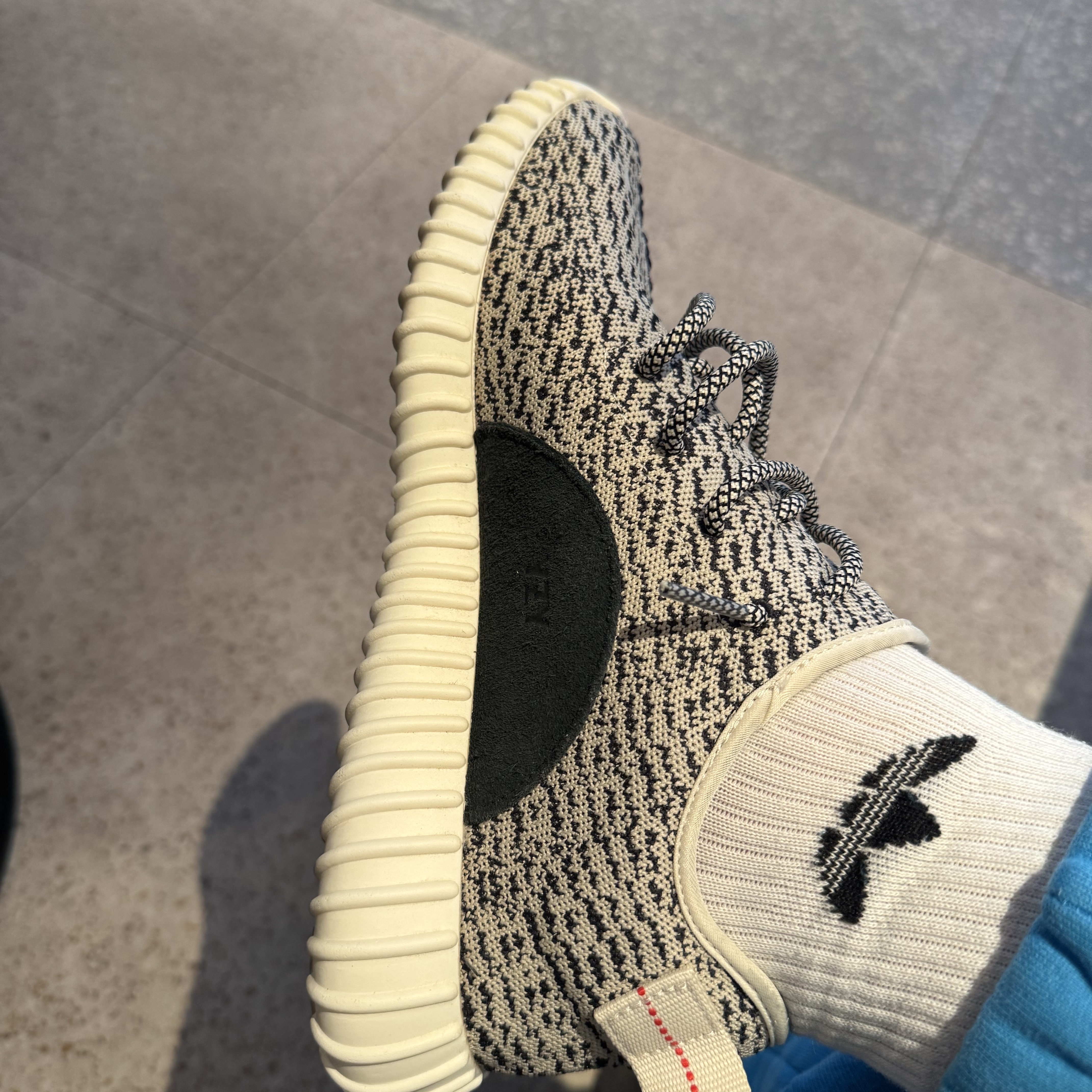Adidas Yeezy Boost 350 Turtledove 2022 착용 스타일