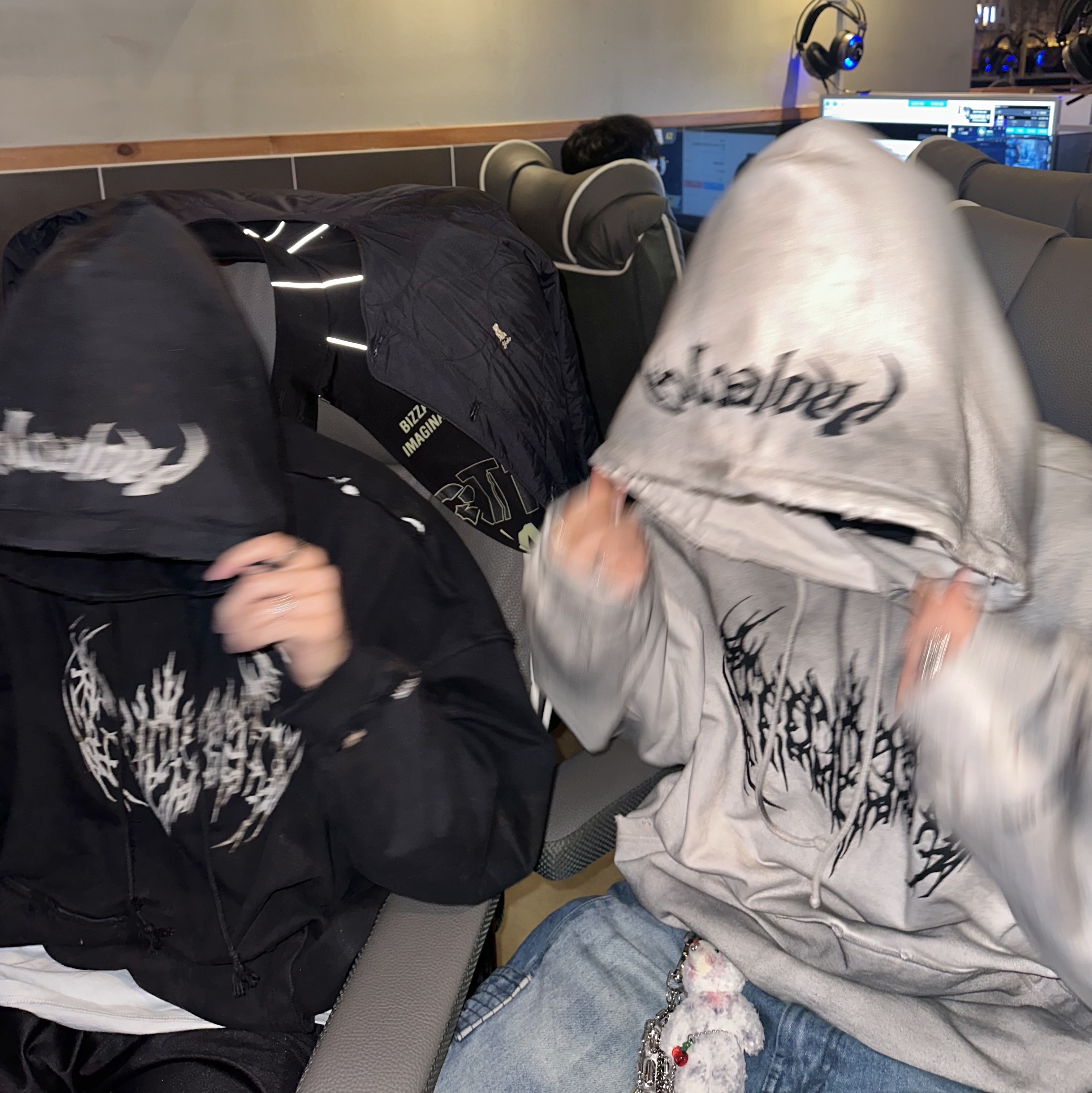 Project G/R Metalic Logo Hoodie Ivory, Project G/R Metalic Logo Hoodie Black 착용 스타일