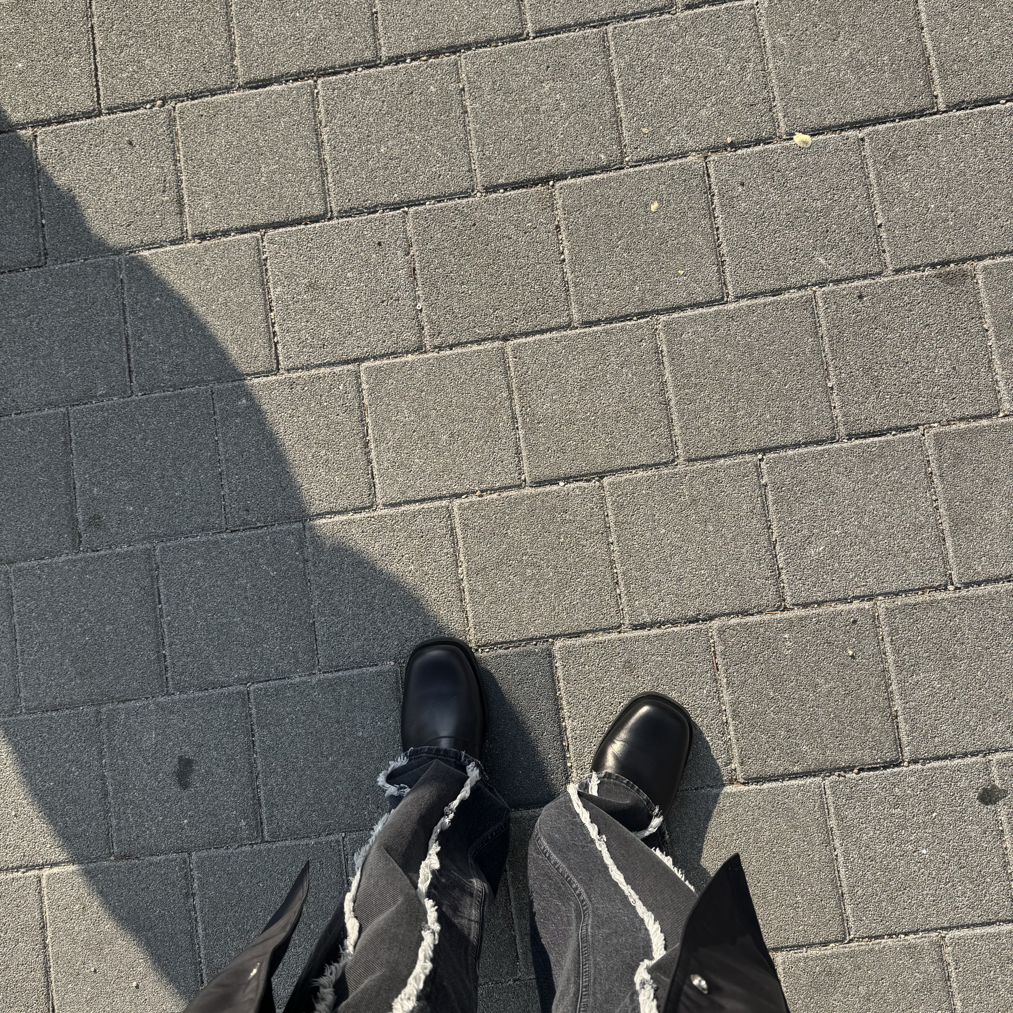 Our Legacy Third Cut Slash Denim Black, Our Legacy Camion Mule Black Leather 착용 스타일 - 1