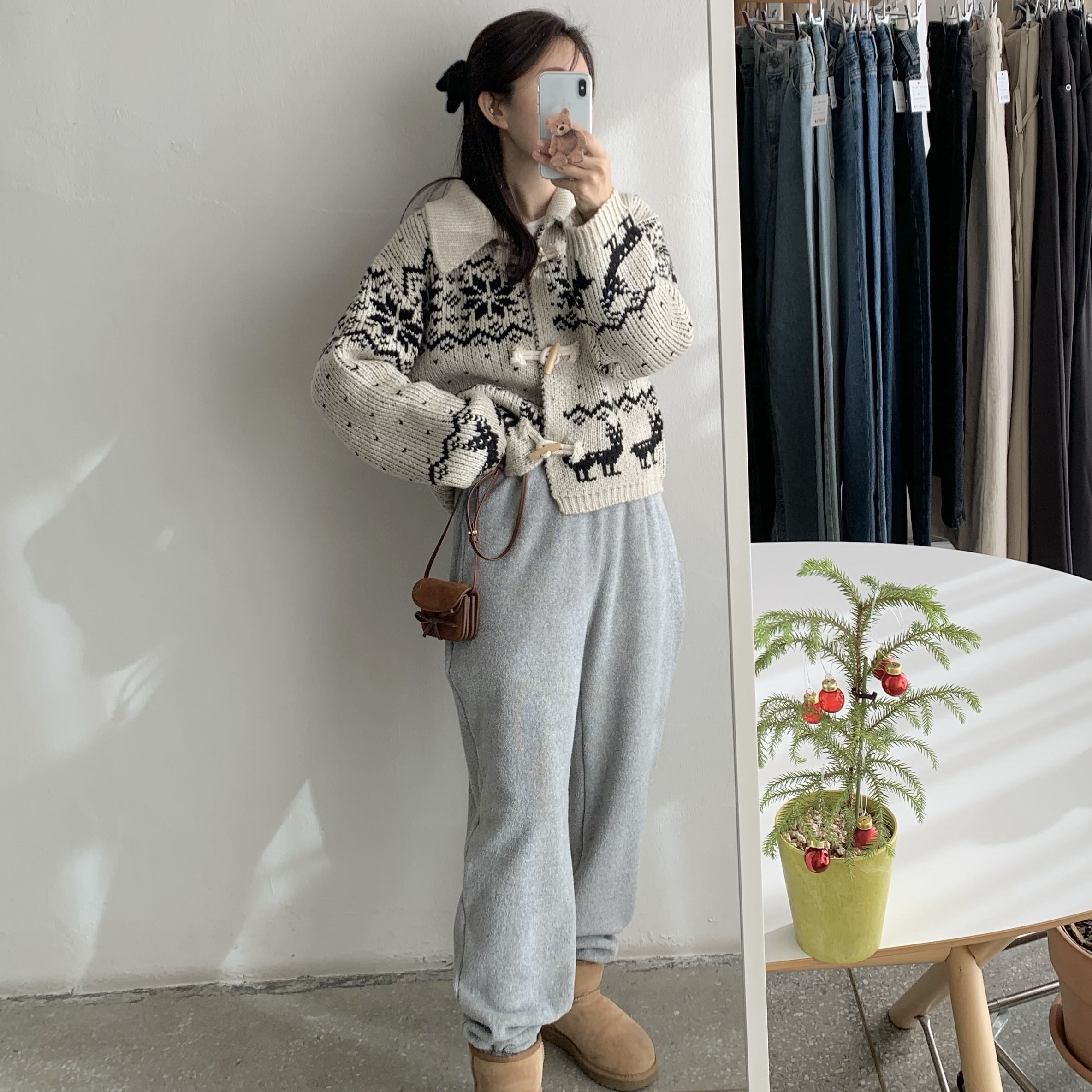 (W) UGG Classic Mini II Boots Chestnut 착용 스타일 - 3
