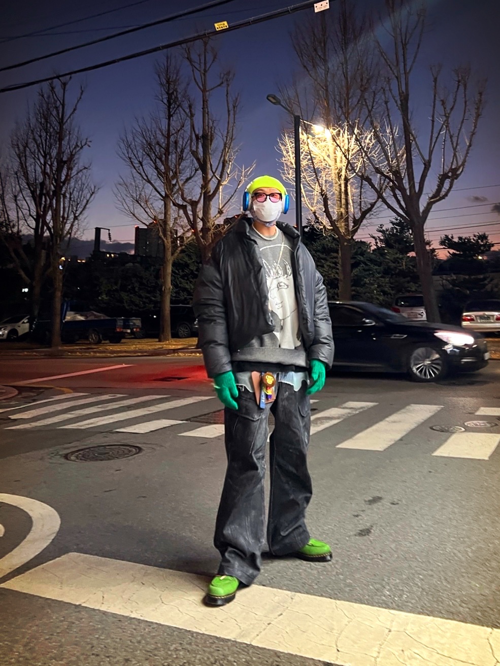 Dr. Martens x Awake NY Lowell Hair On Leather Moc Toe Shoes Green, Bensimon Finger Hole Gloves Green 착용 스타일 - 1