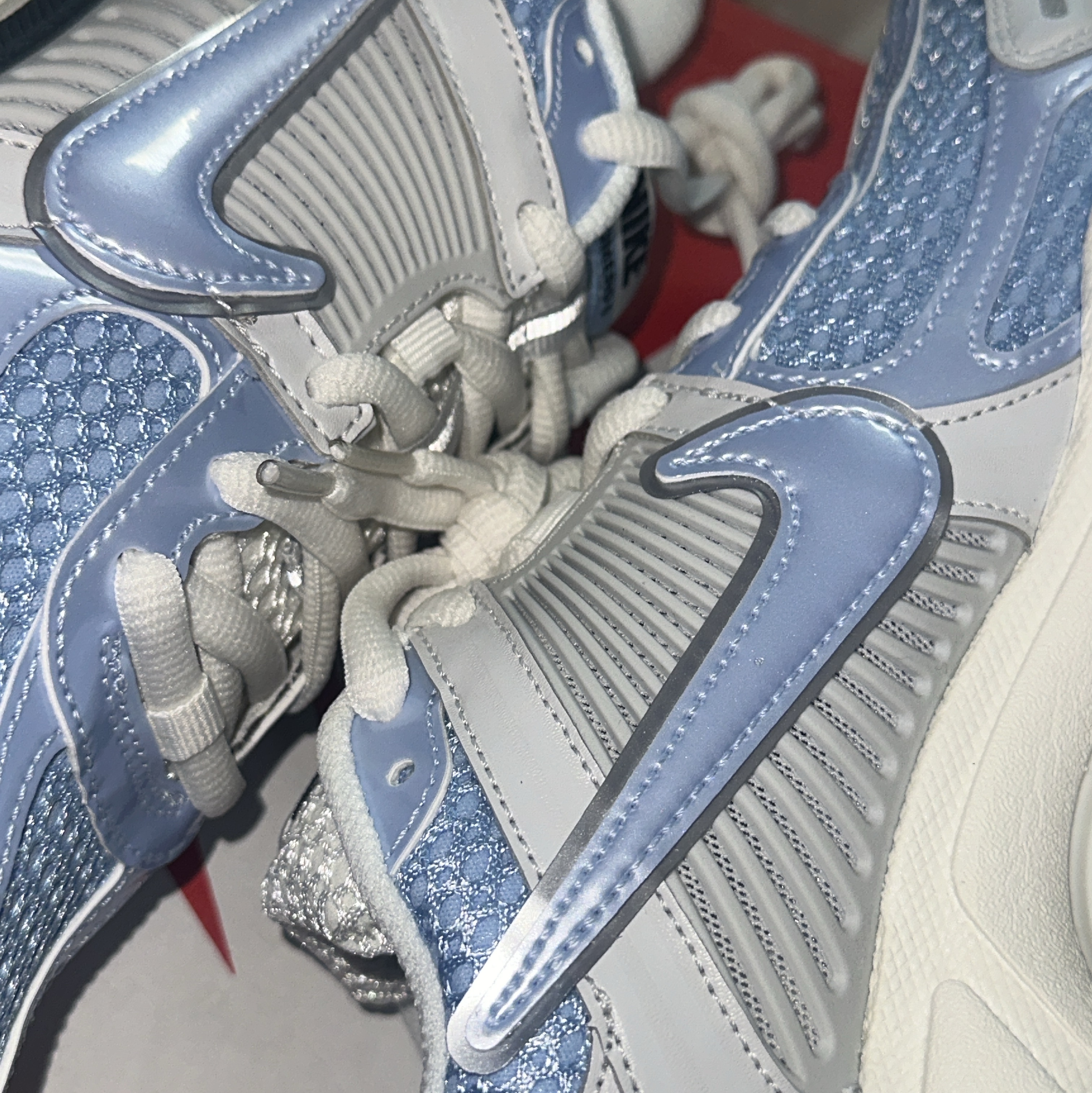 (W) Nike Zoom Vomero 5 Royal Tint 착용 스타일