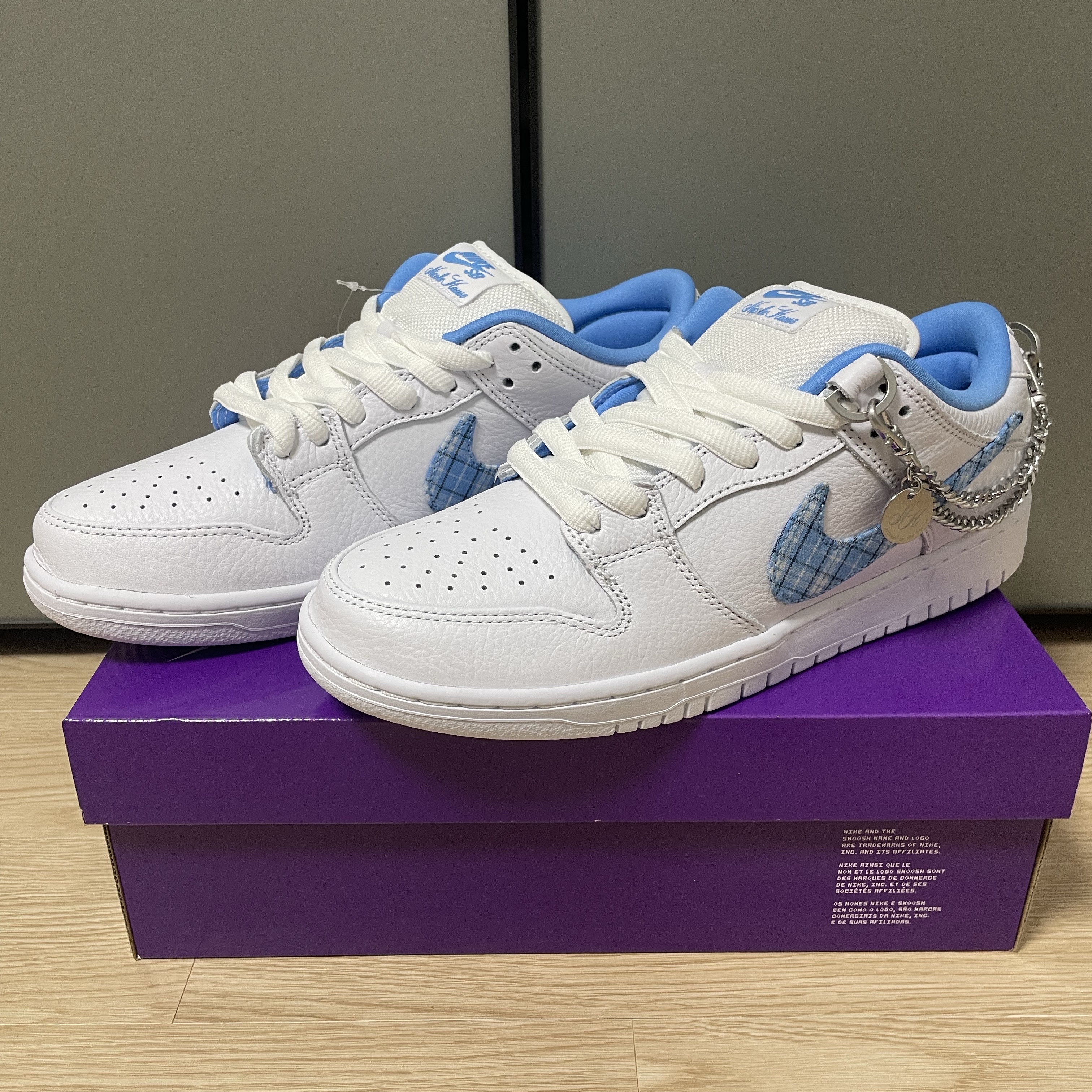 Nike x Nicole Hause SB Dunk Low Pro White and University Blue 착용 스타일 - 5