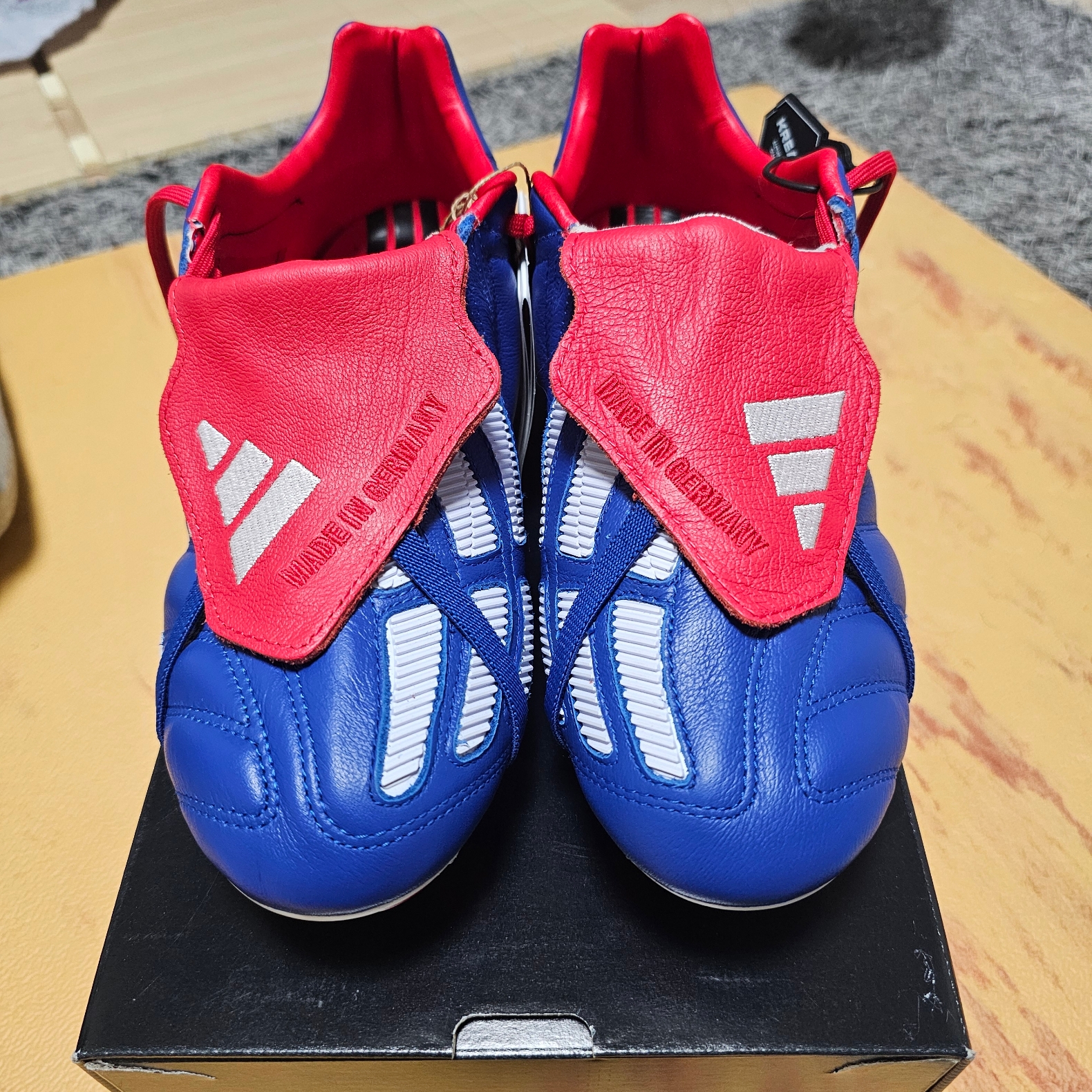 Adidas Predator Mania Royal Blue Cloud White 착용 스타일