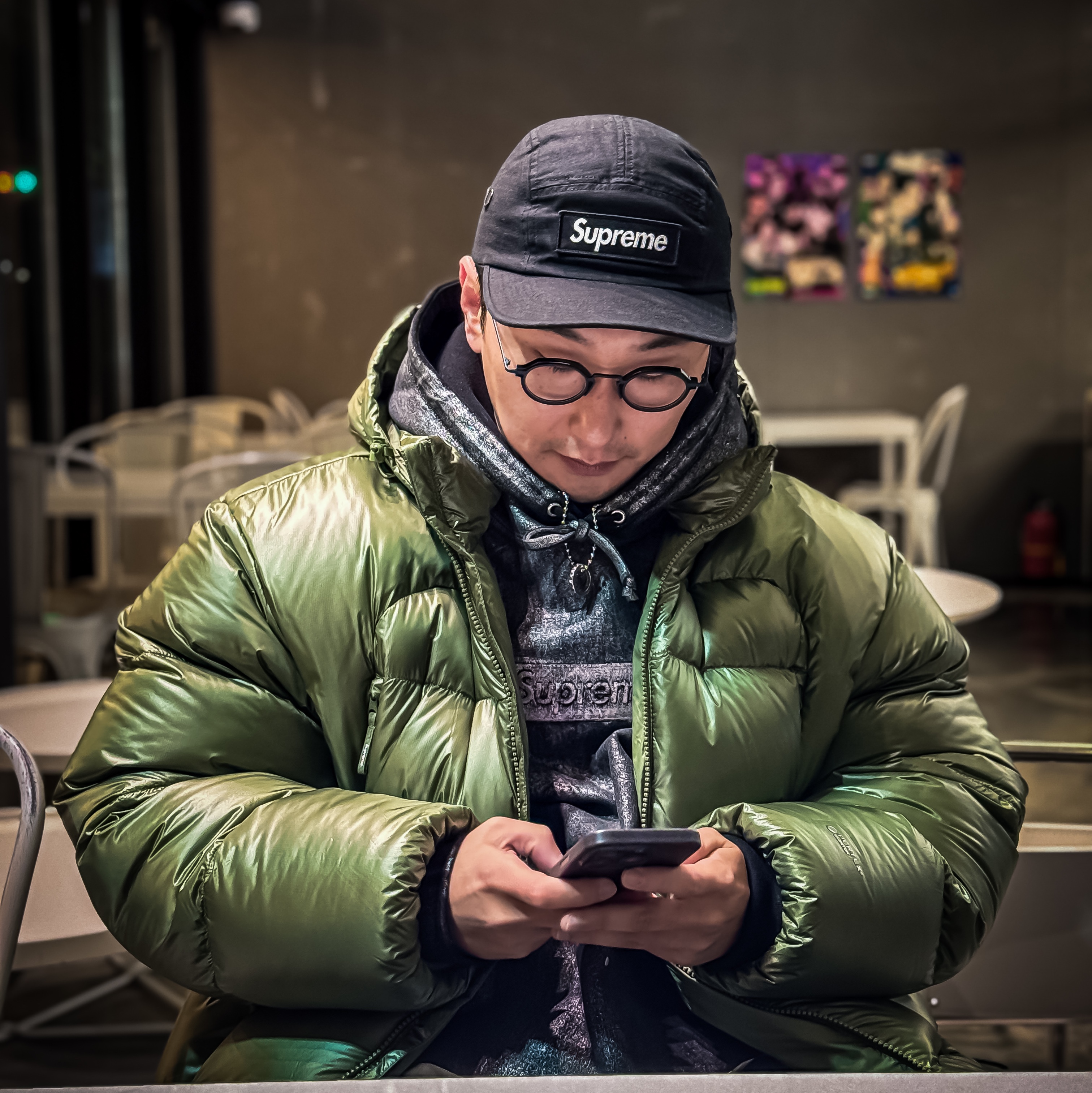 Supreme Military Camp Cap Black - 24FW, Supreme x MM6 Maison Margiela Foil Box Logo Hooded Sweatshirt Black - 24SS 착용 스타일 - 1