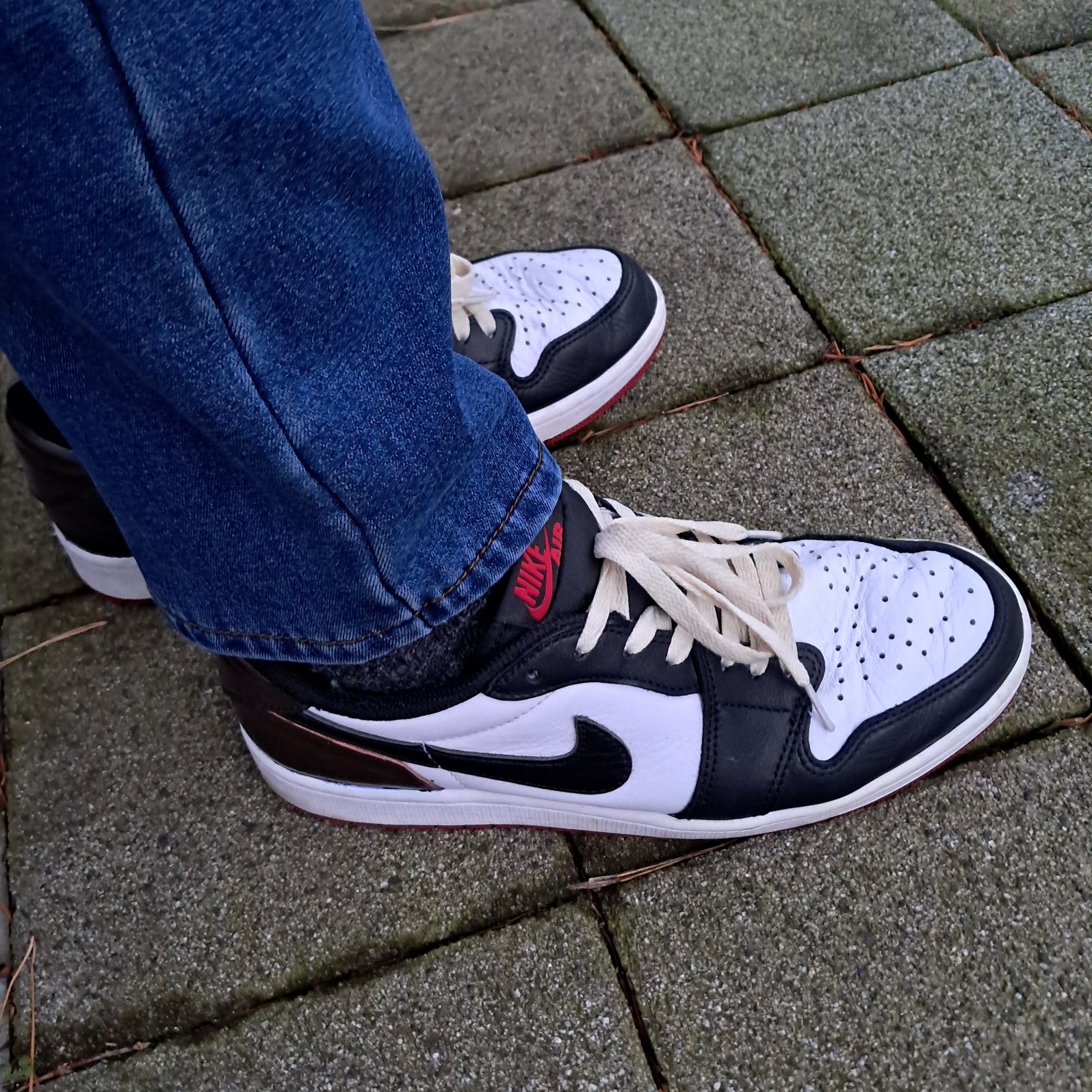 Jordan 1 Retro Low OG Black Toe 착용 스타일 - 3
