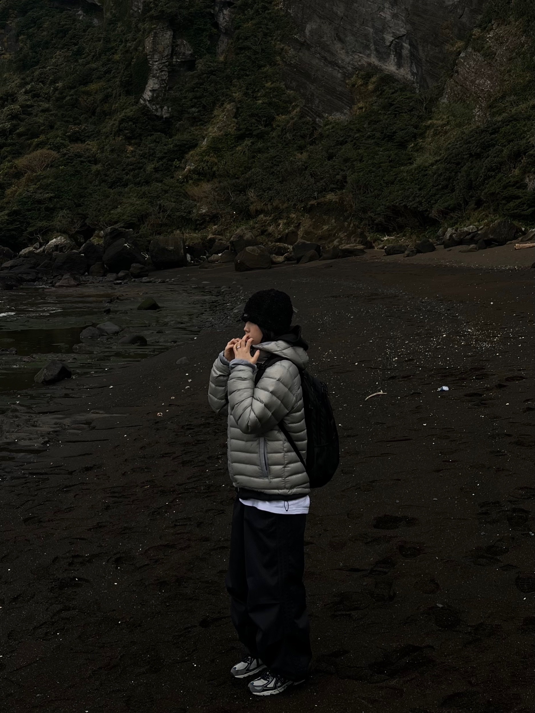 Supreme Backpack Black - 24SS, Sansan Gear Suffix Puffer Jacket Grey - 24FW 착용 스타일