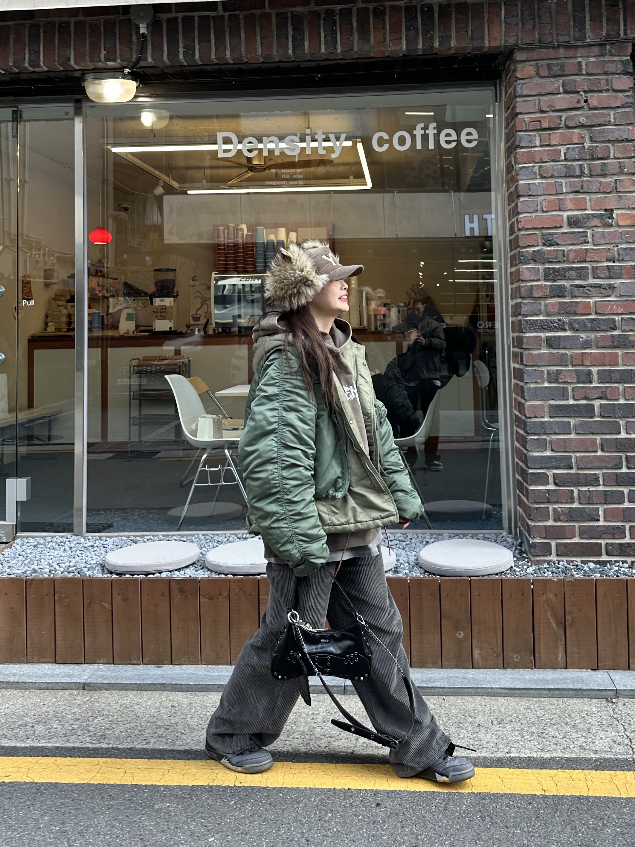Open Yy Faux Fur Corduroy Earflap Cap Khaki, Jordan 5 x Off-White Retro SP Black Muslin 착용 스타일 - 3