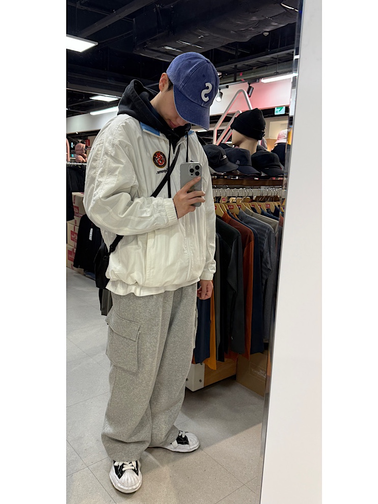 Supreme Pigment Canvas S Logo 6-Panel Navy - 23SS, Supreme x Umbro Cotton Ripstop Track Jacket White - 23FW 착용 스타일