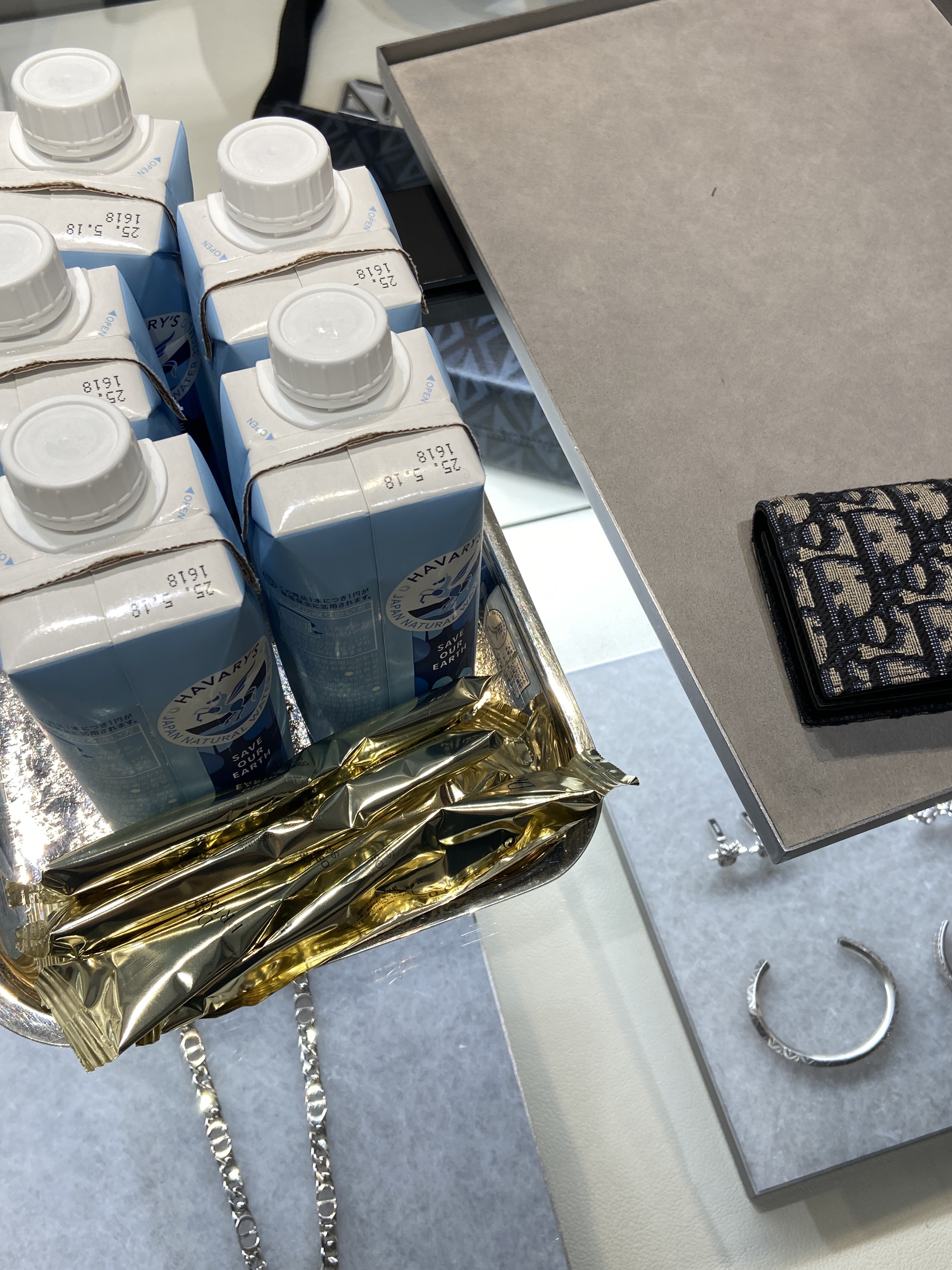 Dior Business Card Holder Beige & Black Dior Oblique Jacquard 착용 스타일 - 6