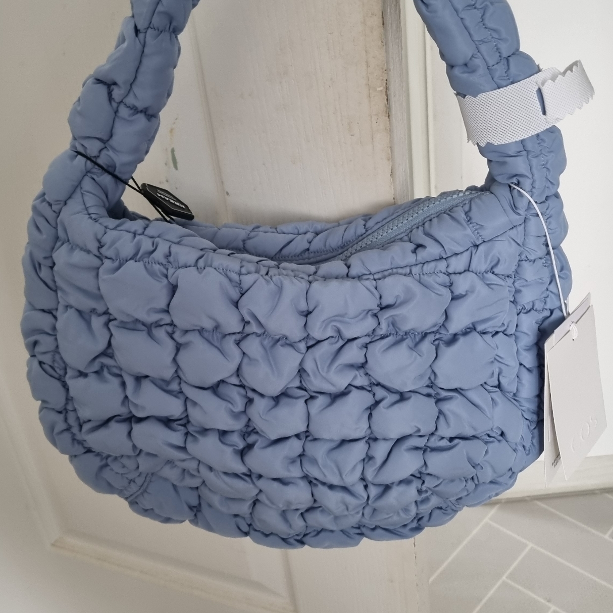 COS Quilted Mini Bag Light Blue 착용 스타일