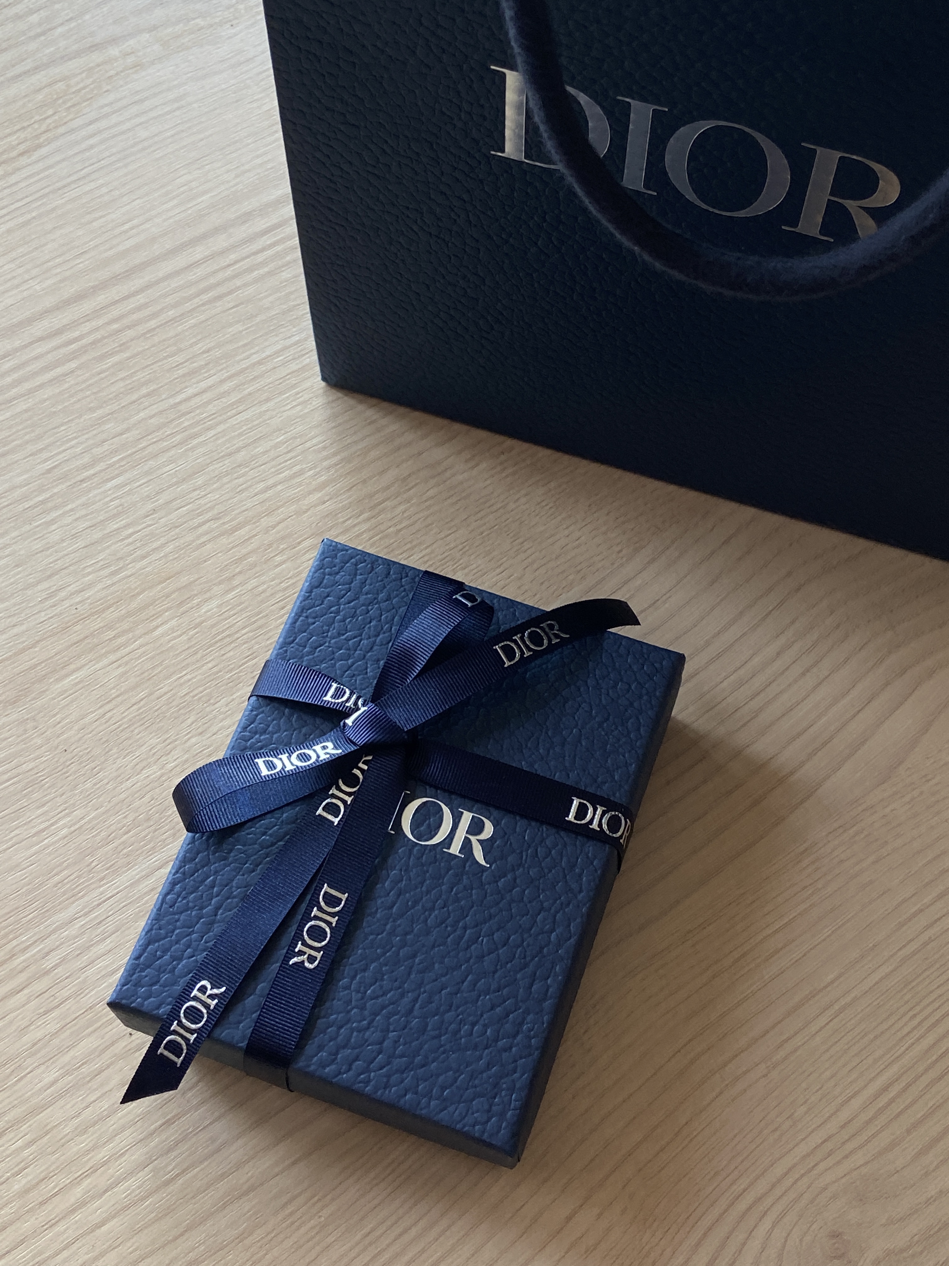 Dior Business Card Holder Beige & Black Dior Oblique Jacquard 착용 스타일 - 3