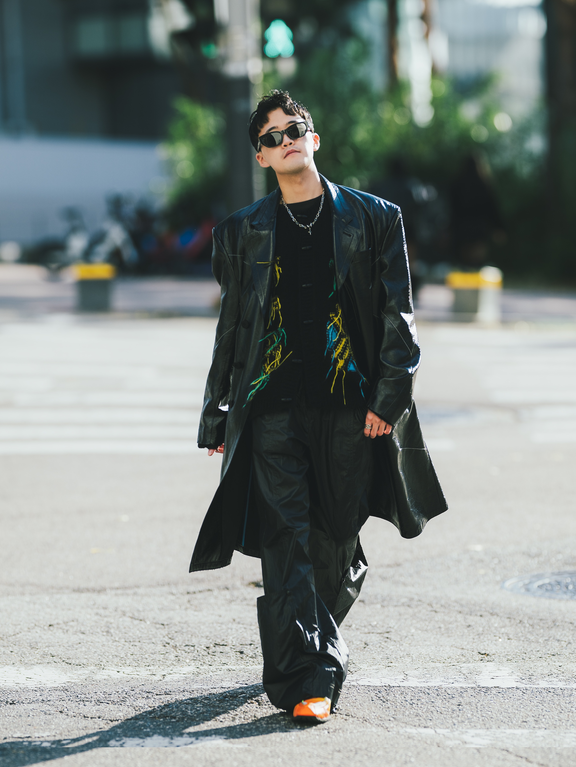 [KREAM 단독] ADSB Andersson Bell Macaron Intarsia Cardigan Black, (W) Matin Kim Loose Pocket Nylon Pants Black 착용 스타일 - 1
