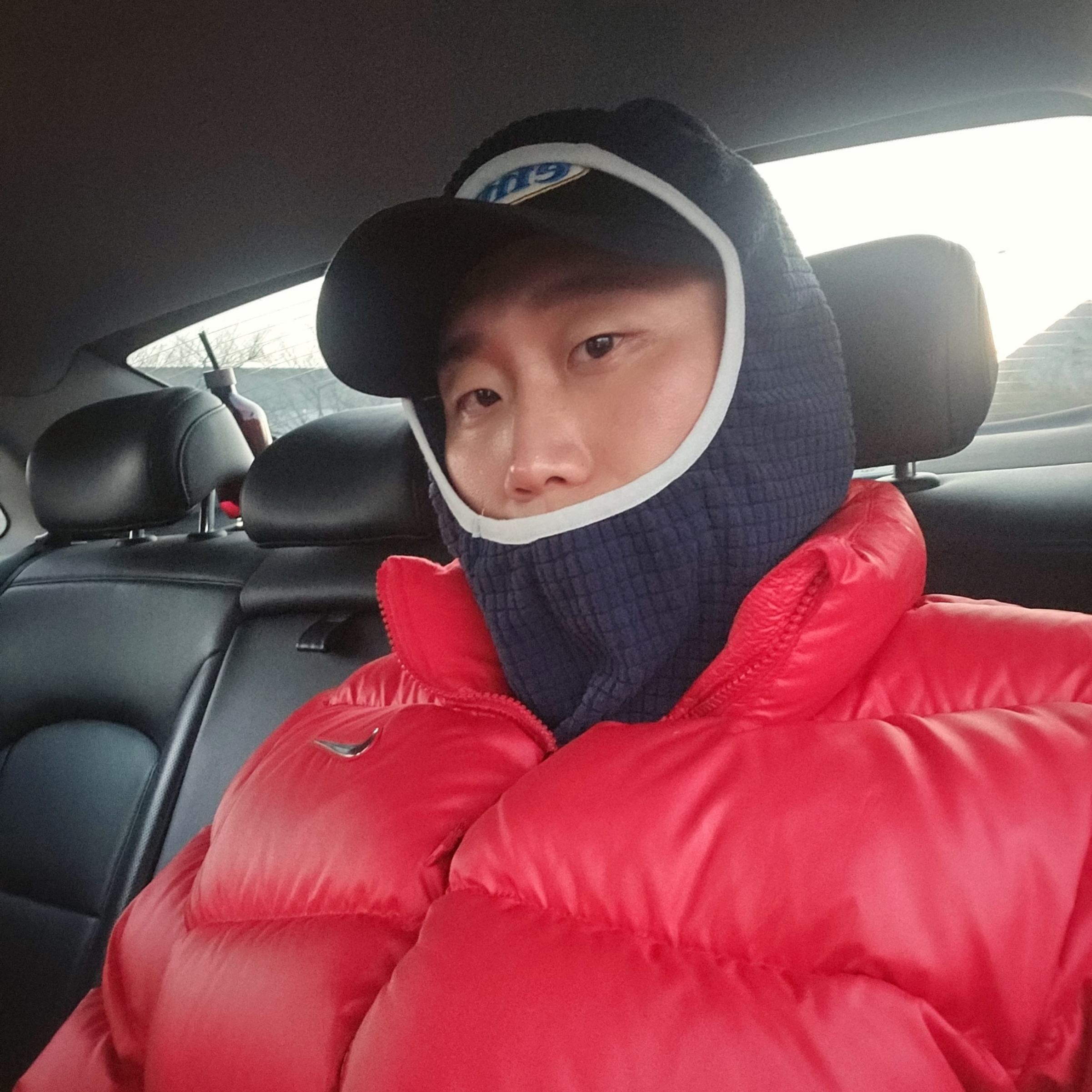 Emis Wappen Ball Cap Black, Nike x Drake Nocta Sunset Puffer Jacket Red 착용 스타일