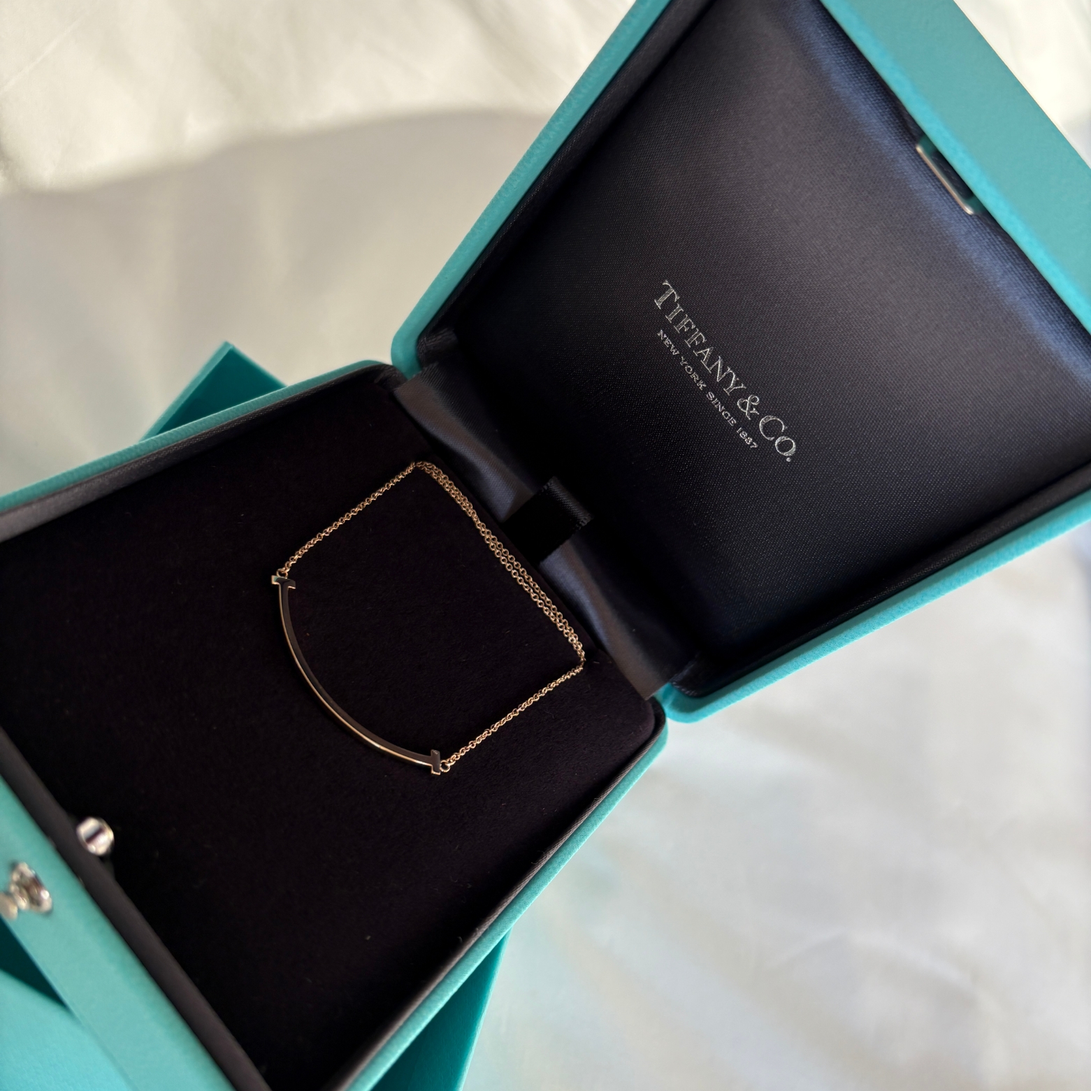 Tiffany & Co. Tiffany T Smile Pendant Small Rose Gold, (W) Play Comme des Garcons Double Heart Knit Cardigan Pink 착용 스타일 - 1